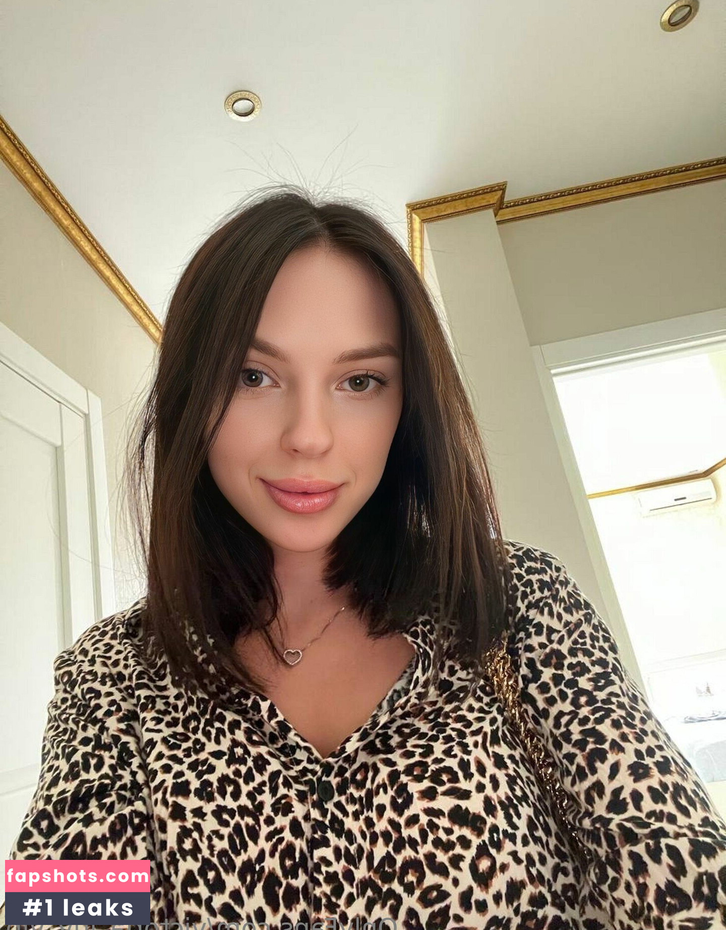 Victoria Luv gallery photo #19