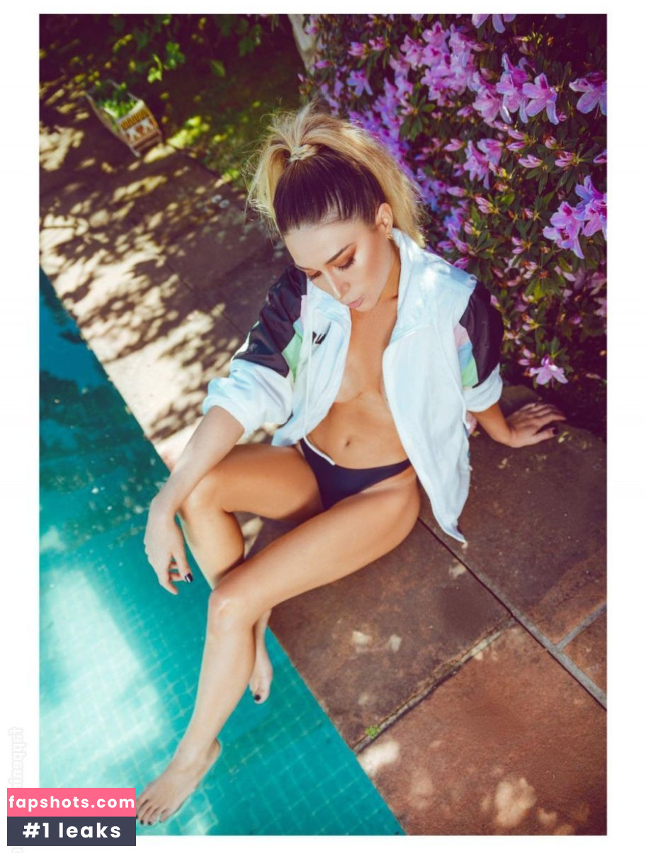 Victoria Pramparo gallery photo #11