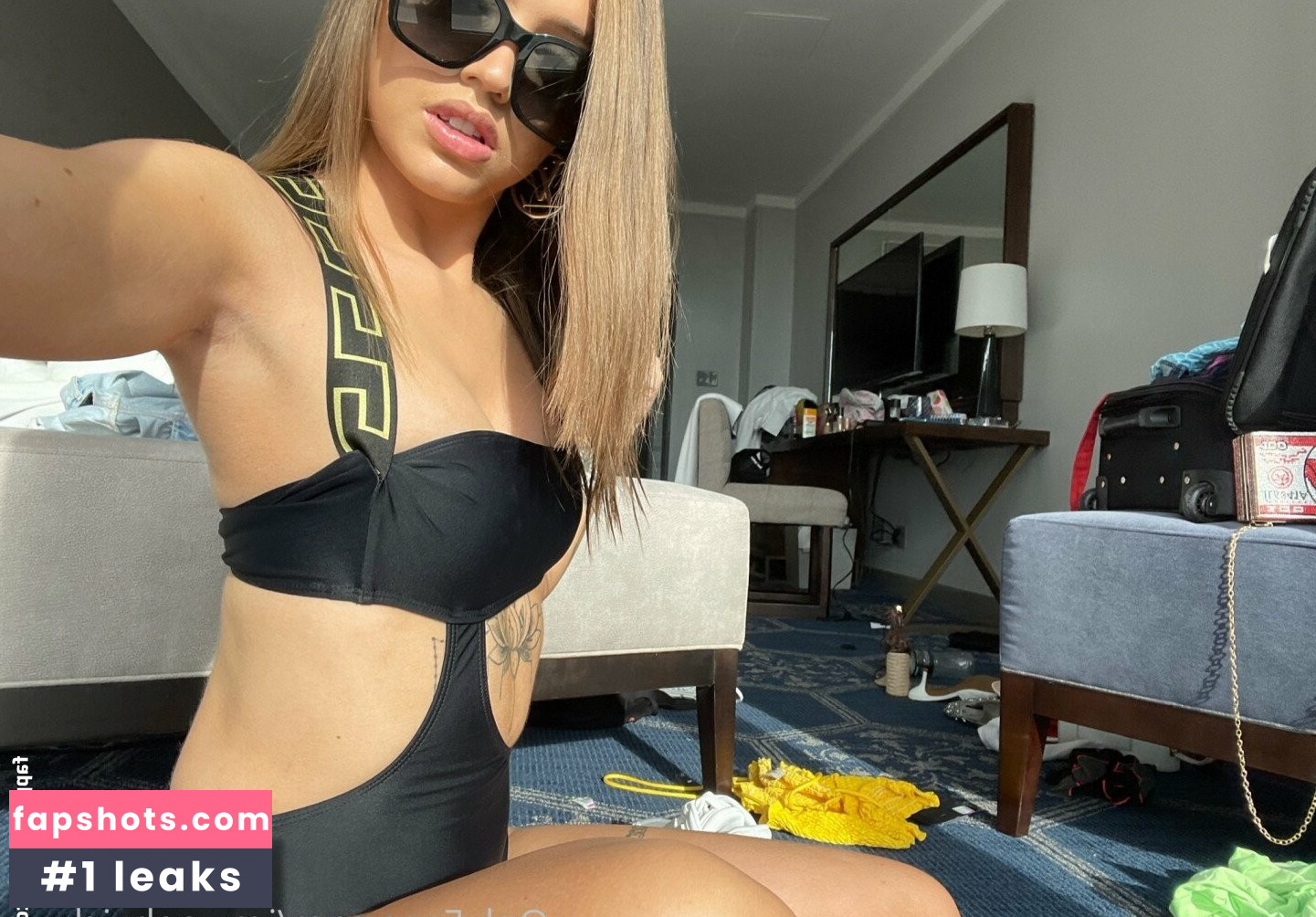 Victoria Rclaiire gallery photo #11