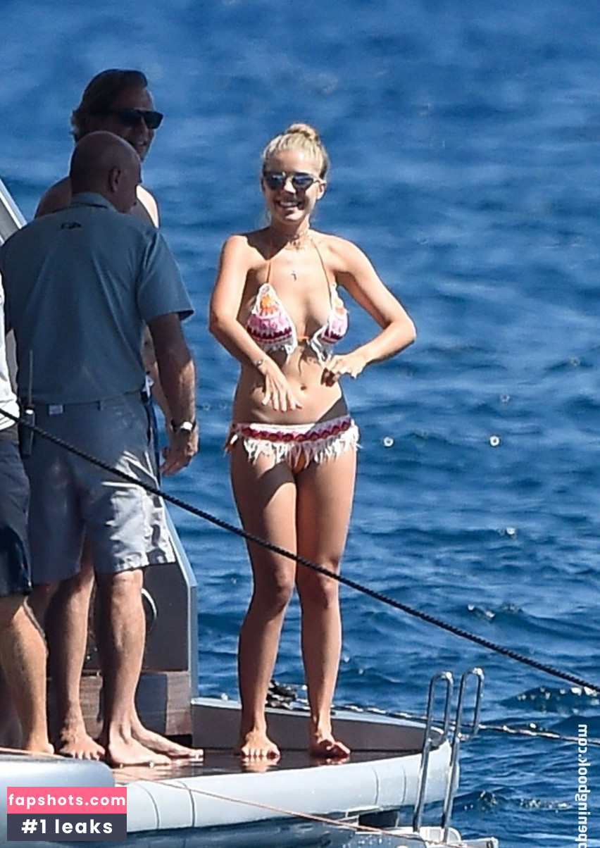 Victoria Swarovski gallery photo #133