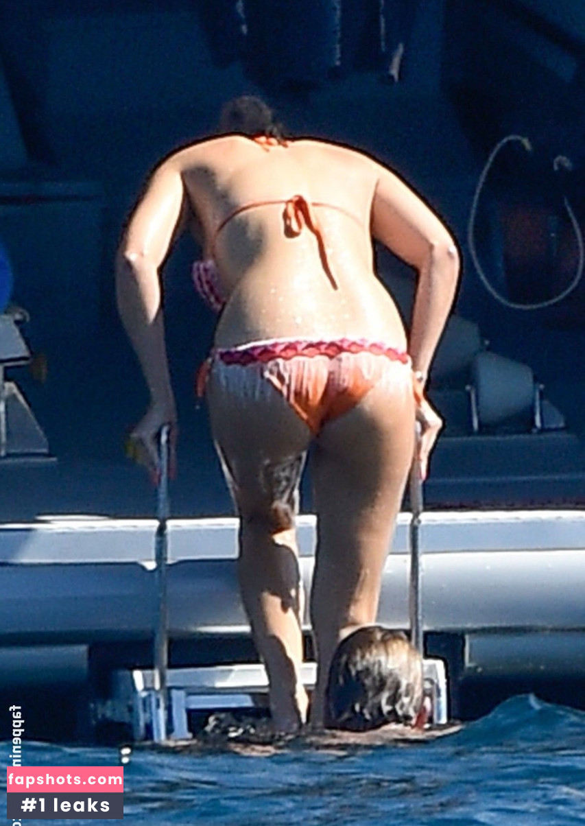 Victoria Swarovski gallery photo #141