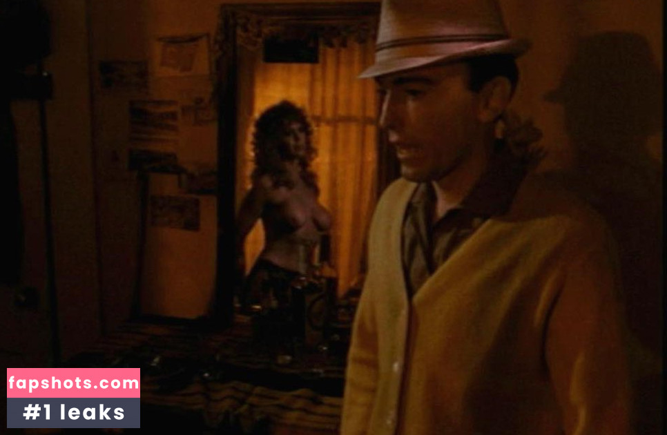 Victoria Wells gallery photo #2