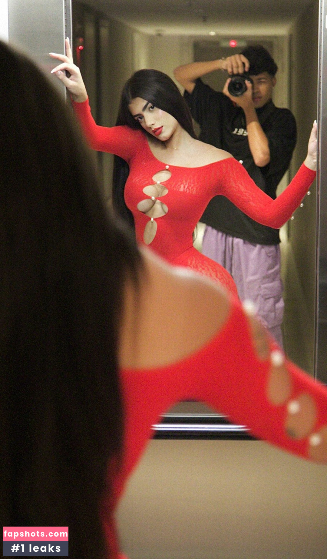 Victtoria Medeiros gallery photo #31