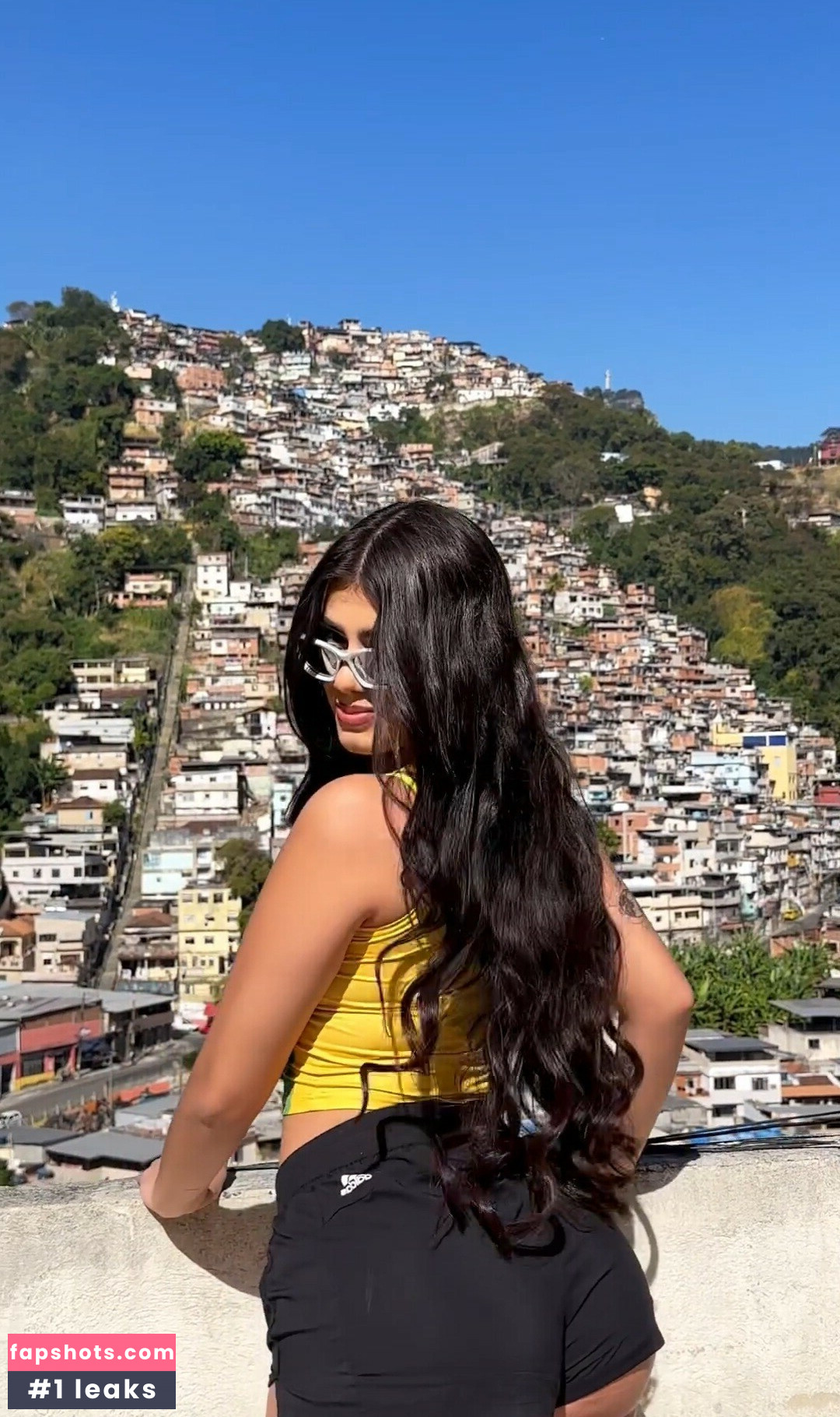 Victtoria Medeiros gallery photo #32