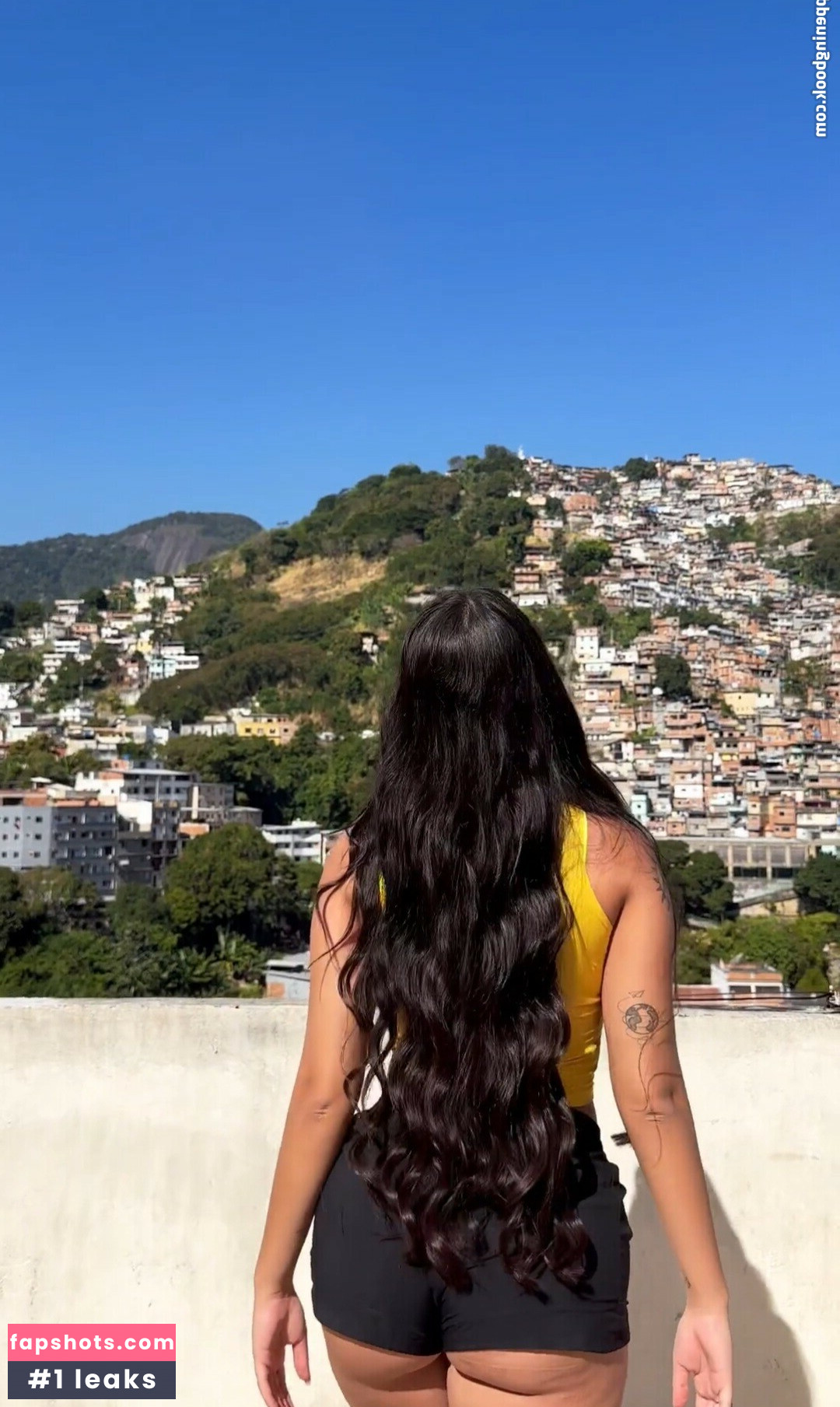 Victtoria Medeiros gallery photo #34