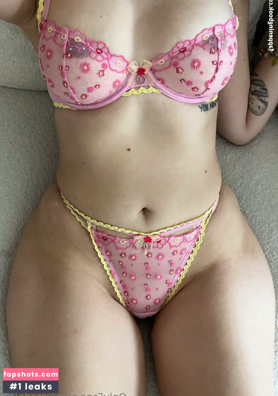 Vika Mednis gallery photo #11