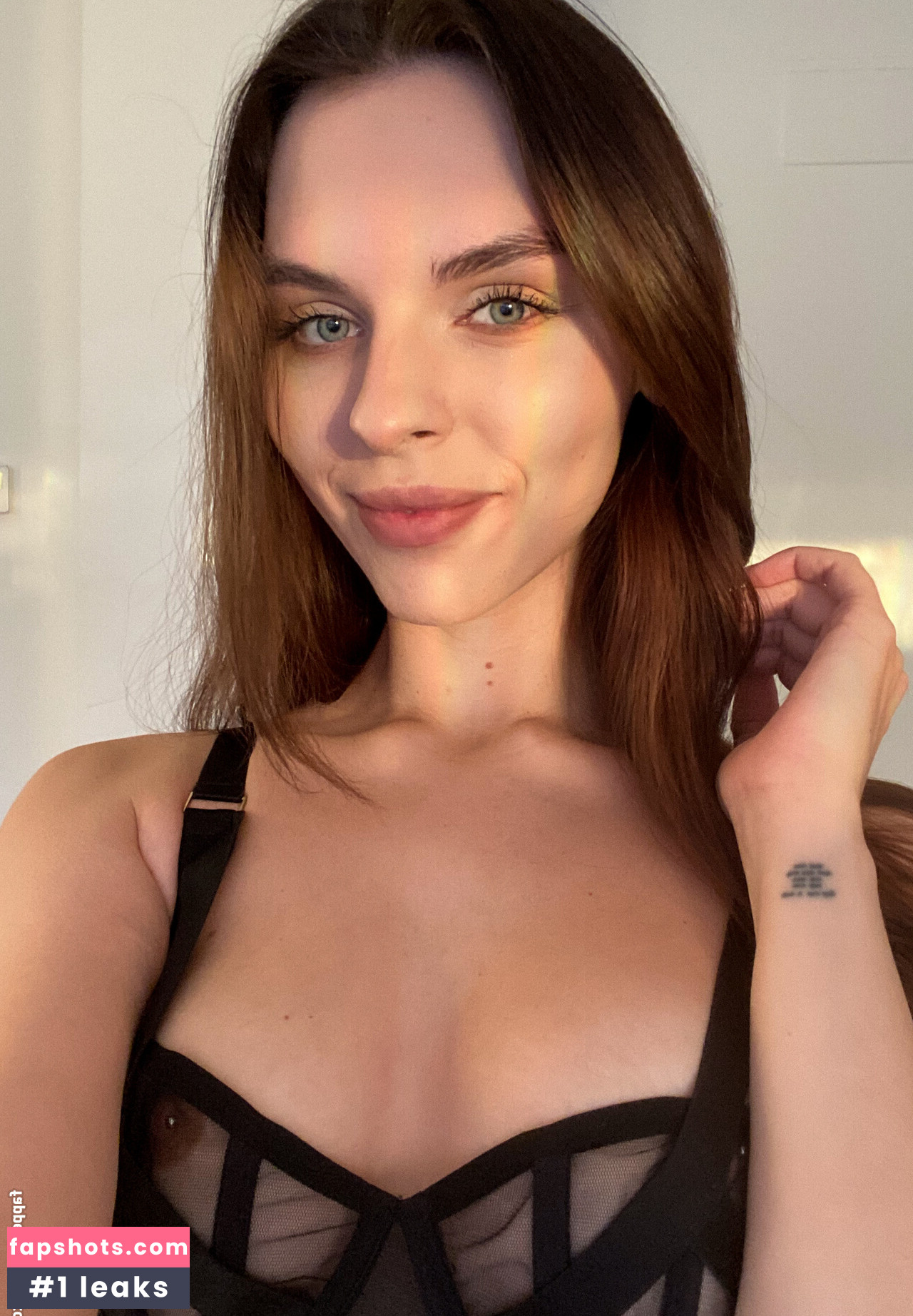 Vika Mednis gallery photo #30