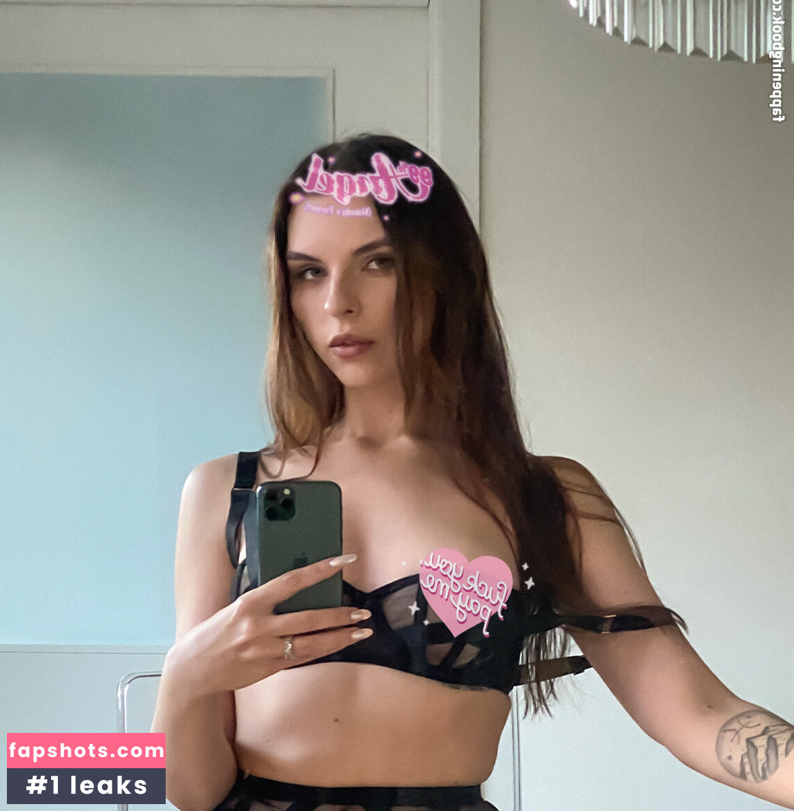 Vika Mednis gallery photo #33