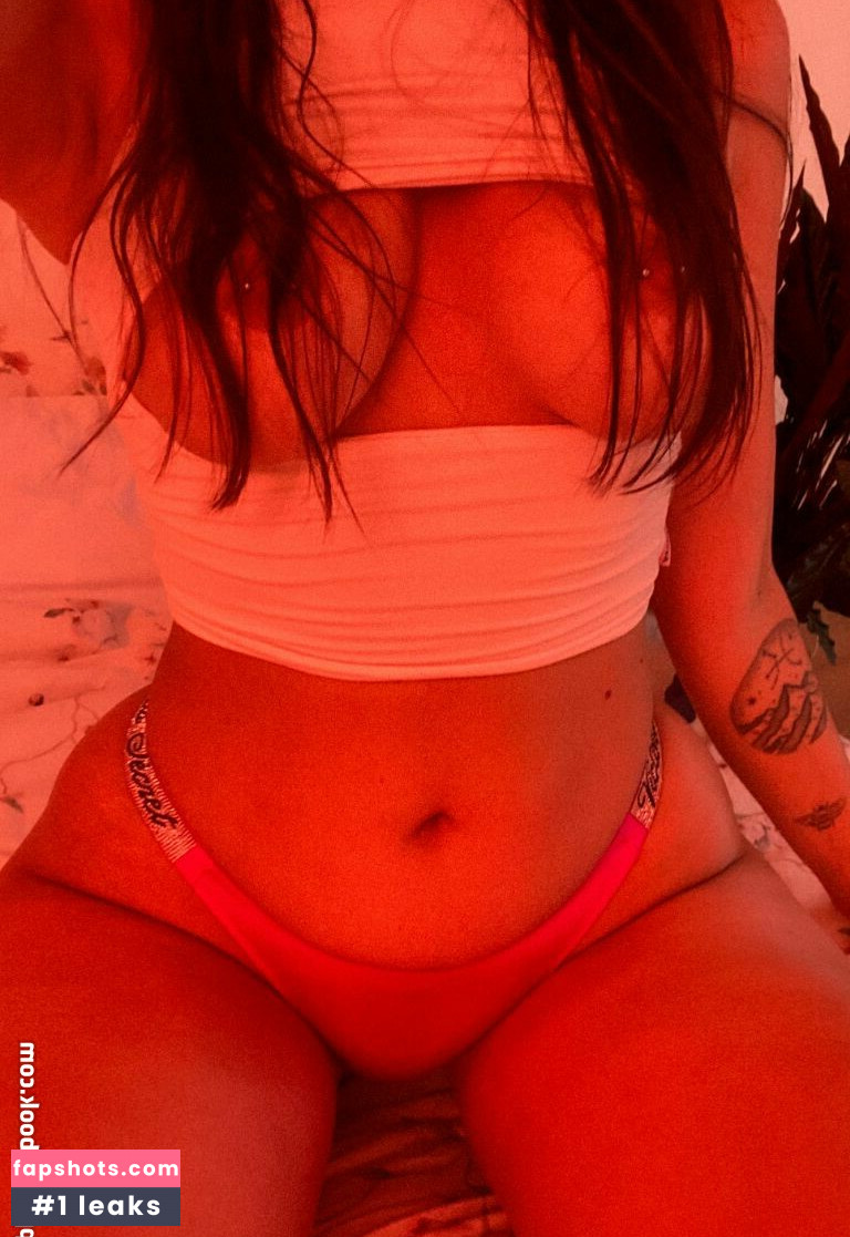 Vika Mednis gallery photo #49