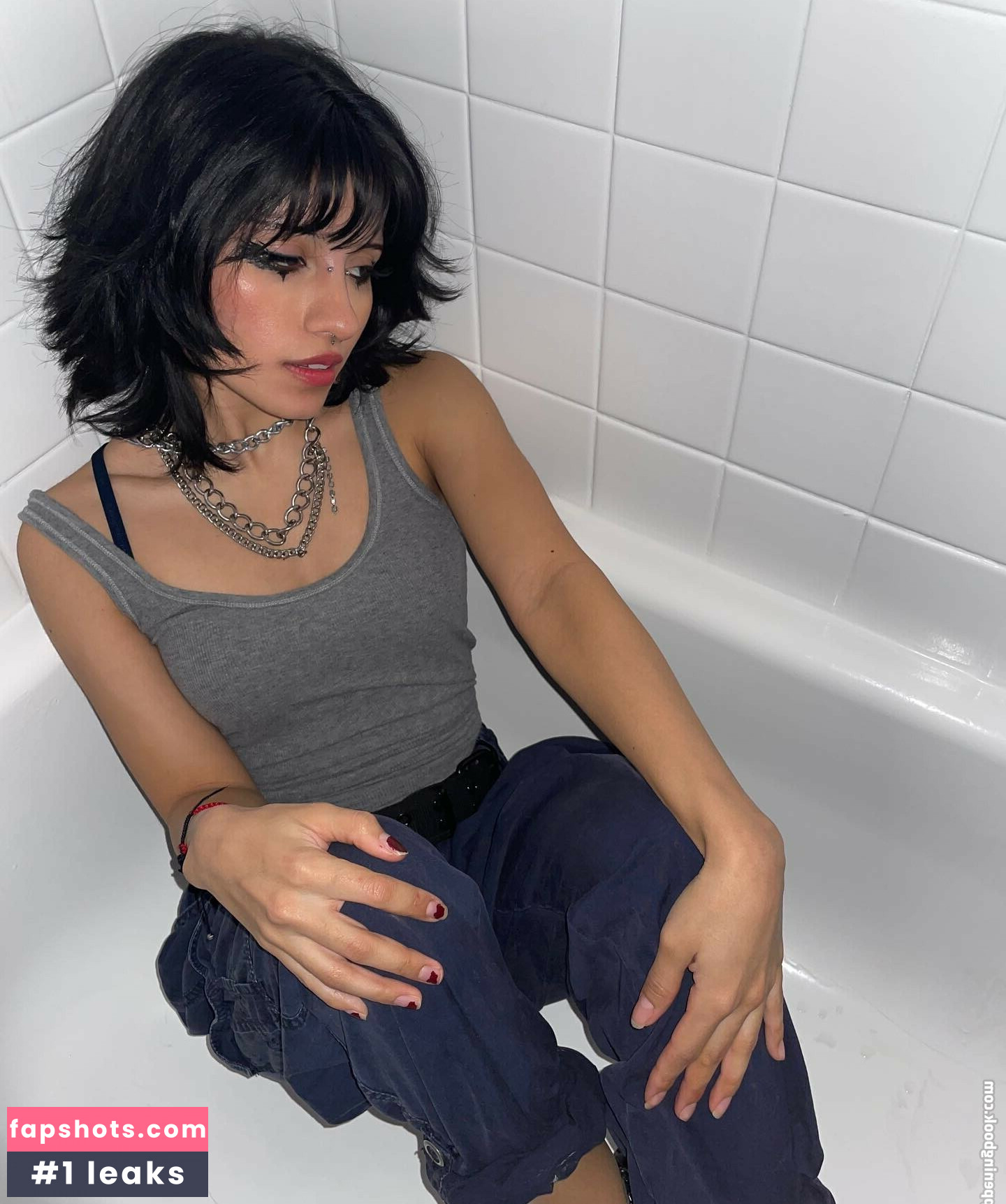 Violent Vira gallery photo #12