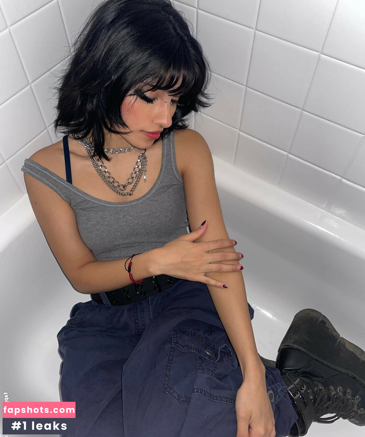 Violent Vira gallery photo #5