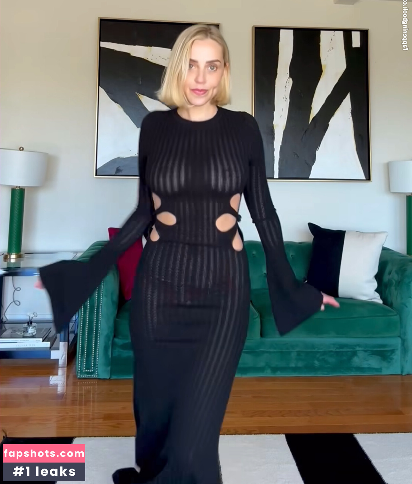 Violet Benson gallery photo #3