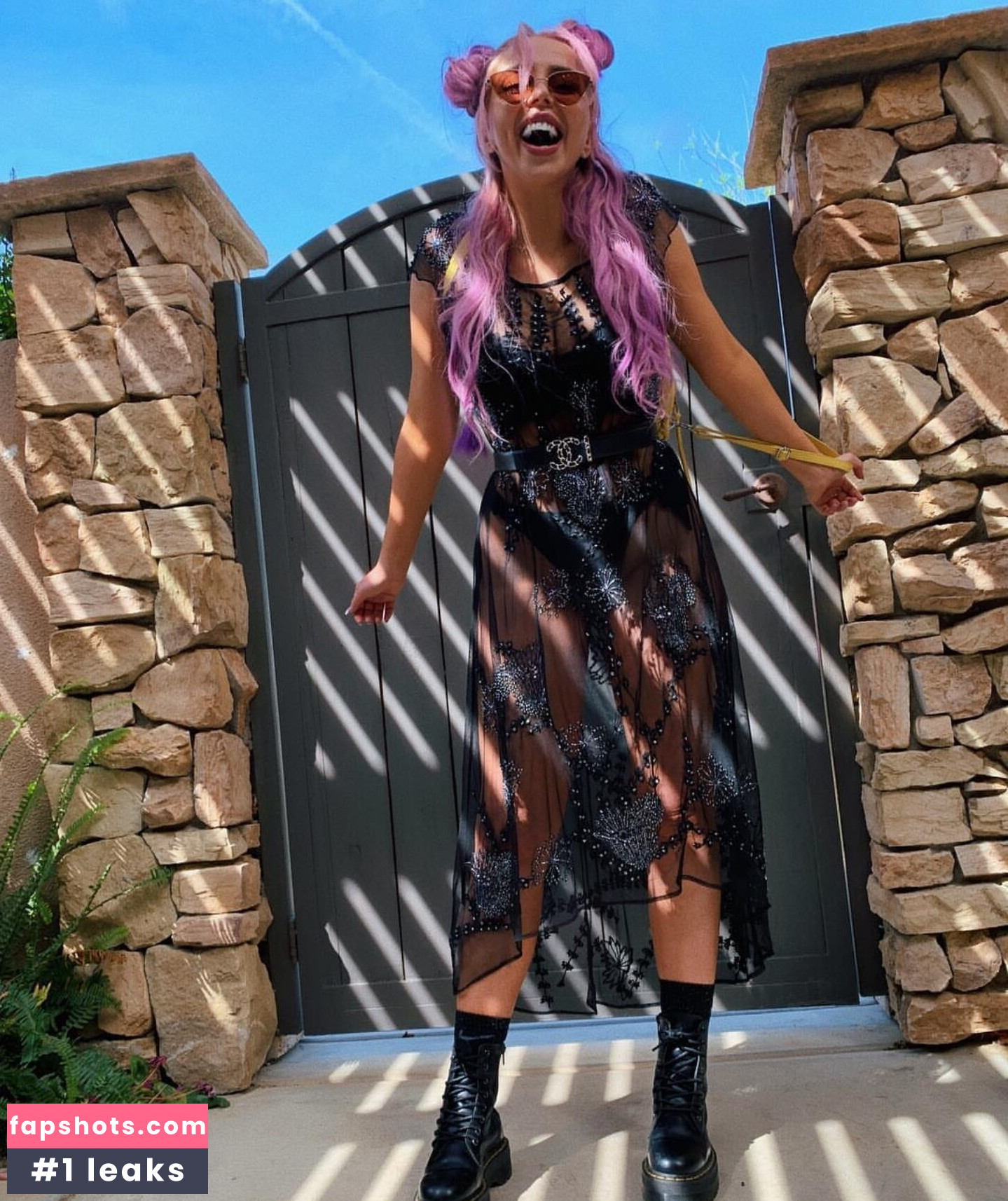 Violet Benson gallery photo #28