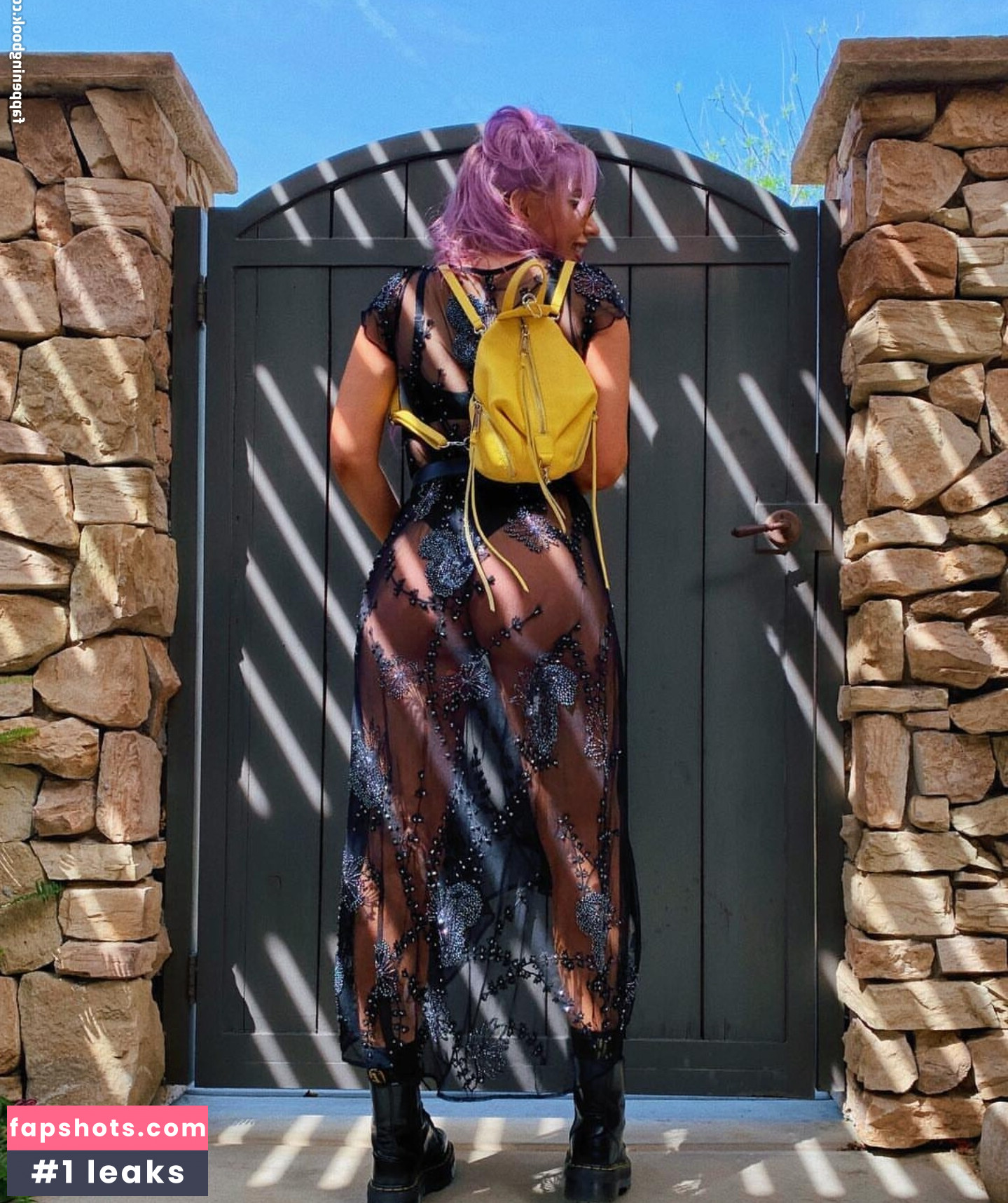 Violet Benson gallery photo #31