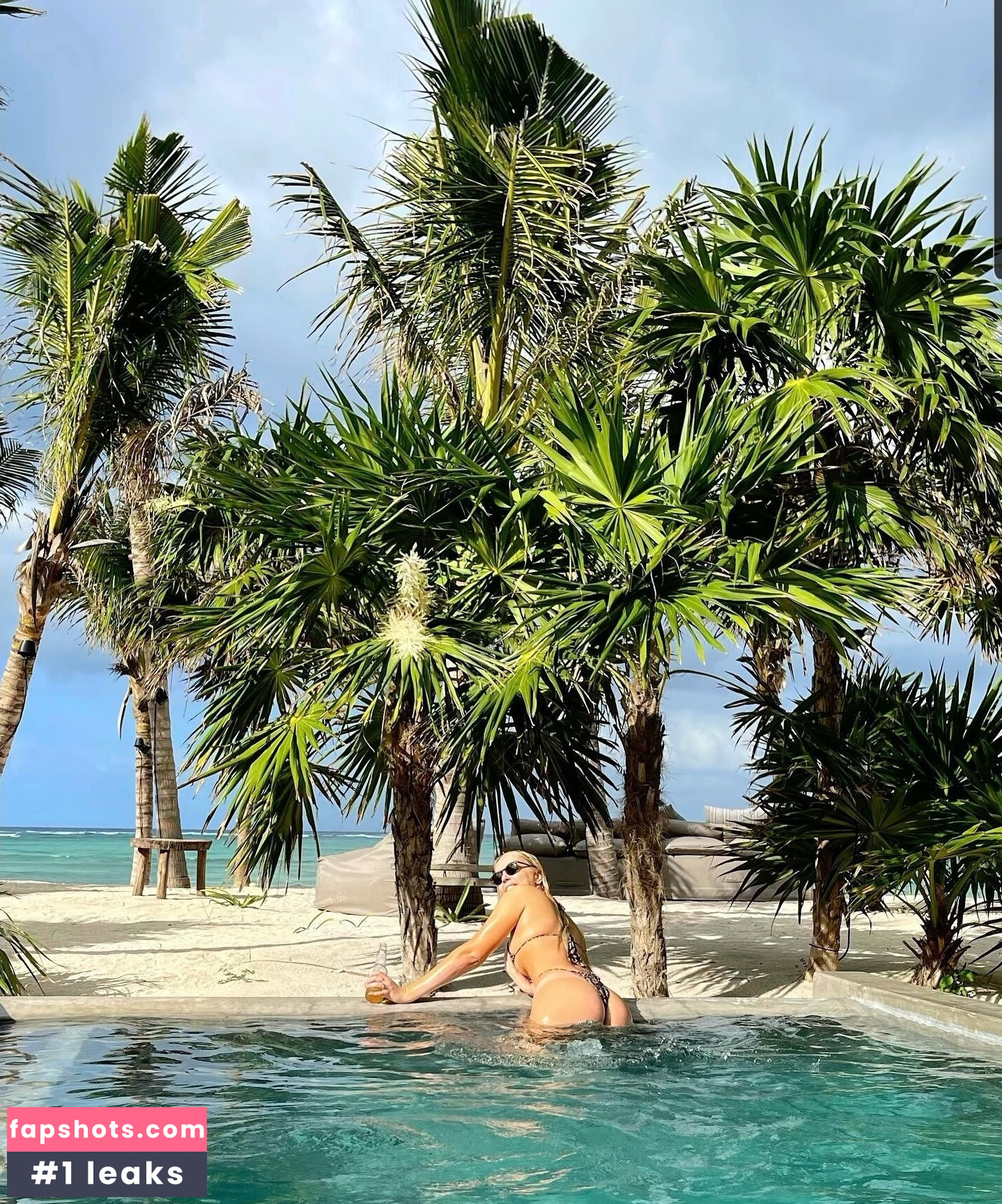 Violet Benson gallery photo #35