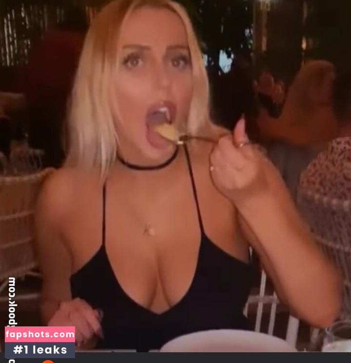 Violet Benson gallery photo #36