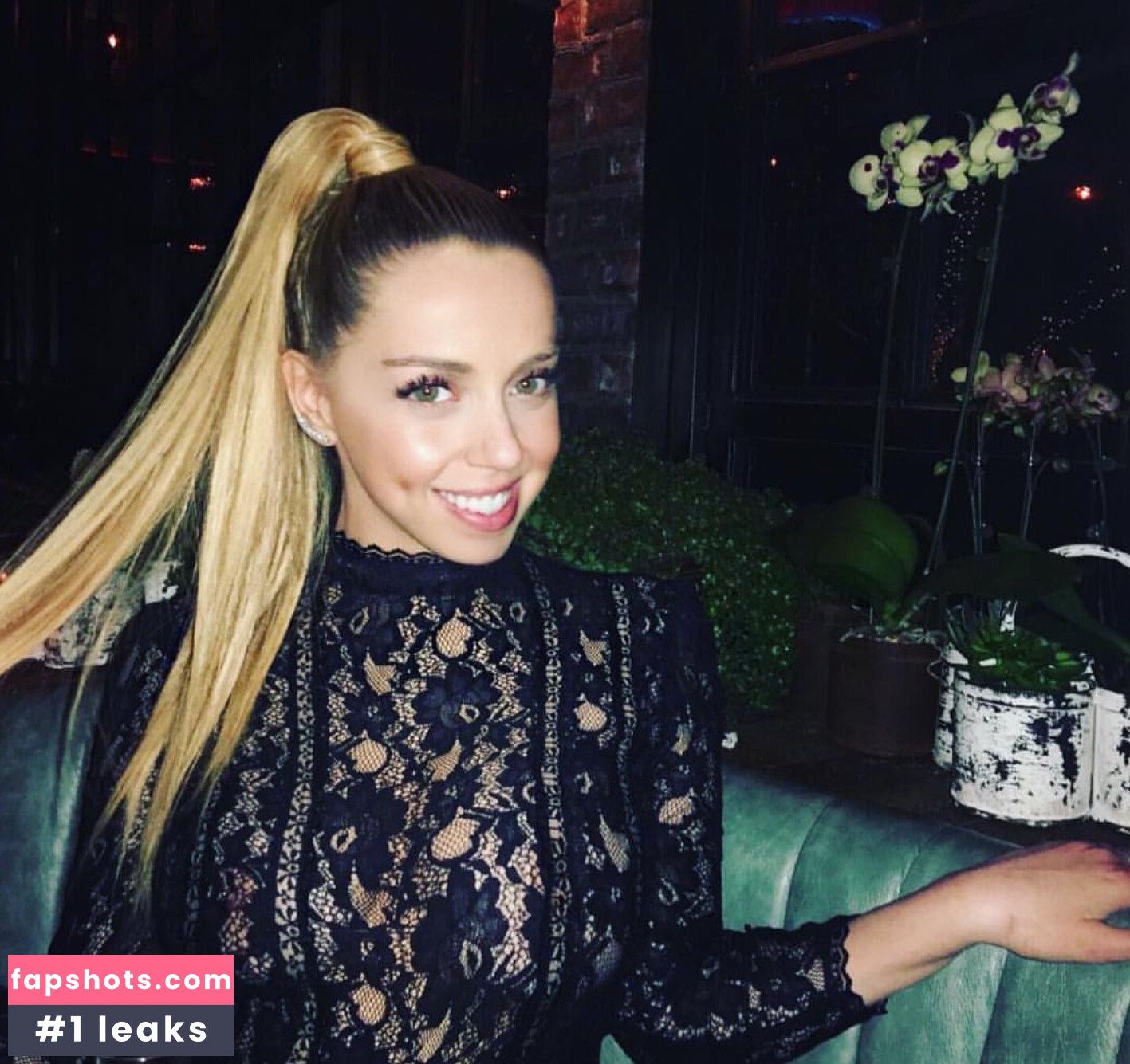 Violet Benson gallery photo #40