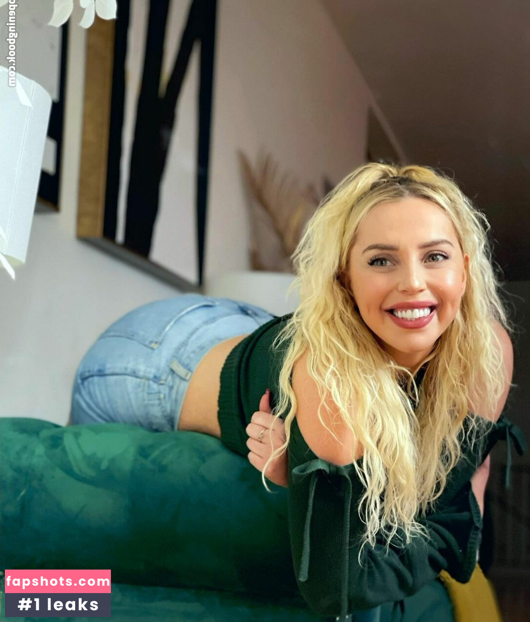 Violet Benson gallery photo #43