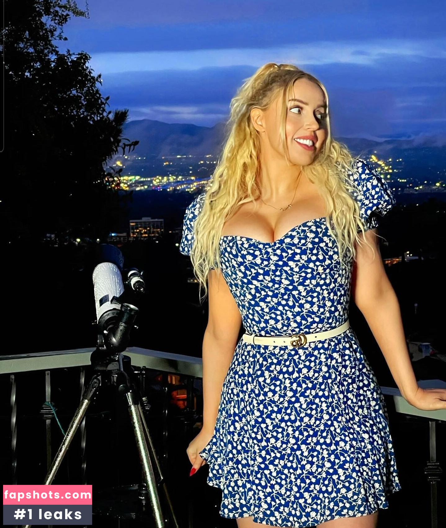 Violet Benson gallery photo #46