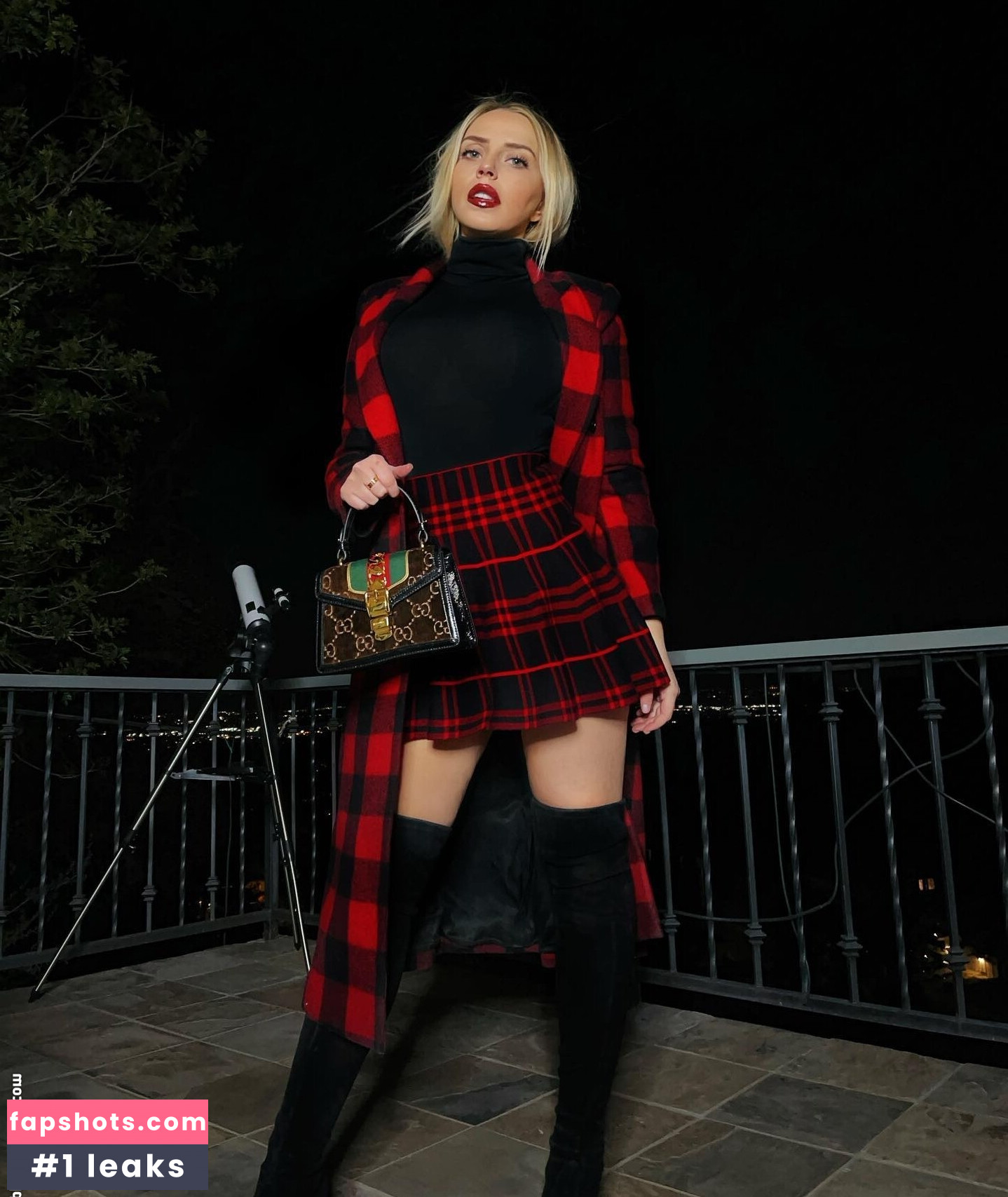 Violet Benson gallery photo #50