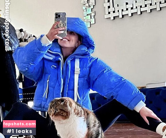 Violet Benson gallery photo #6