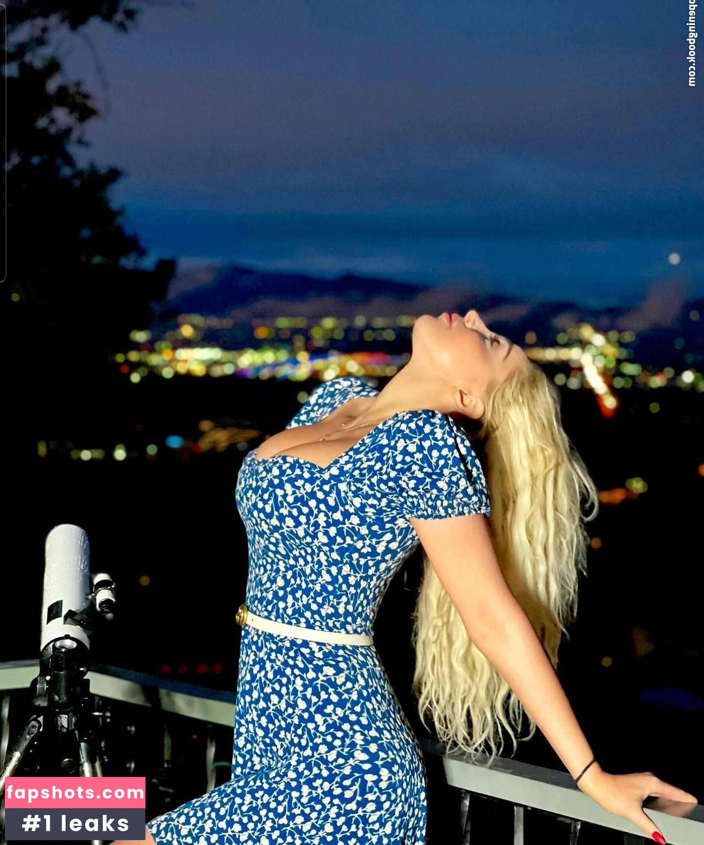 Violet Benson gallery photo #58