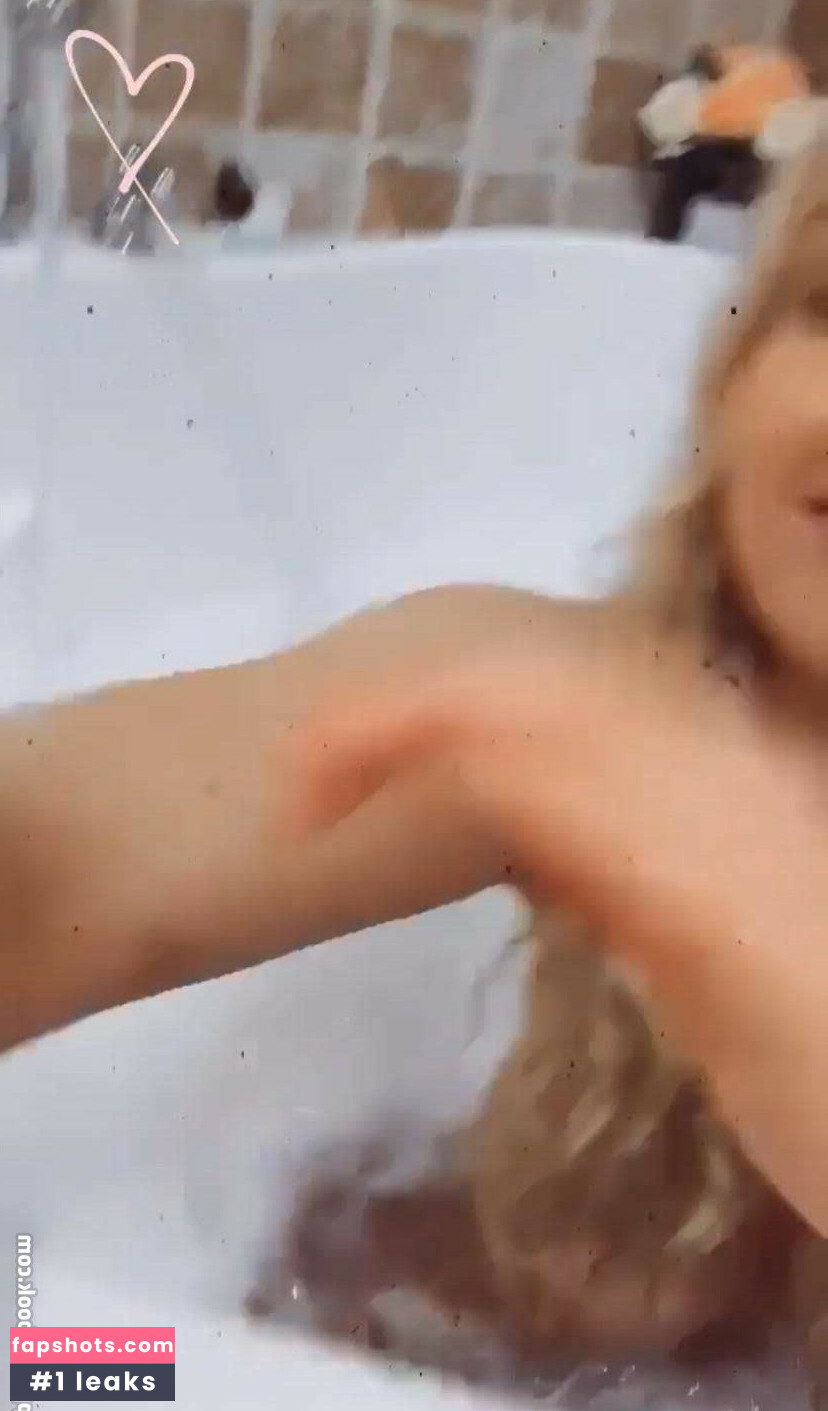 Violet Benson gallery photo #62