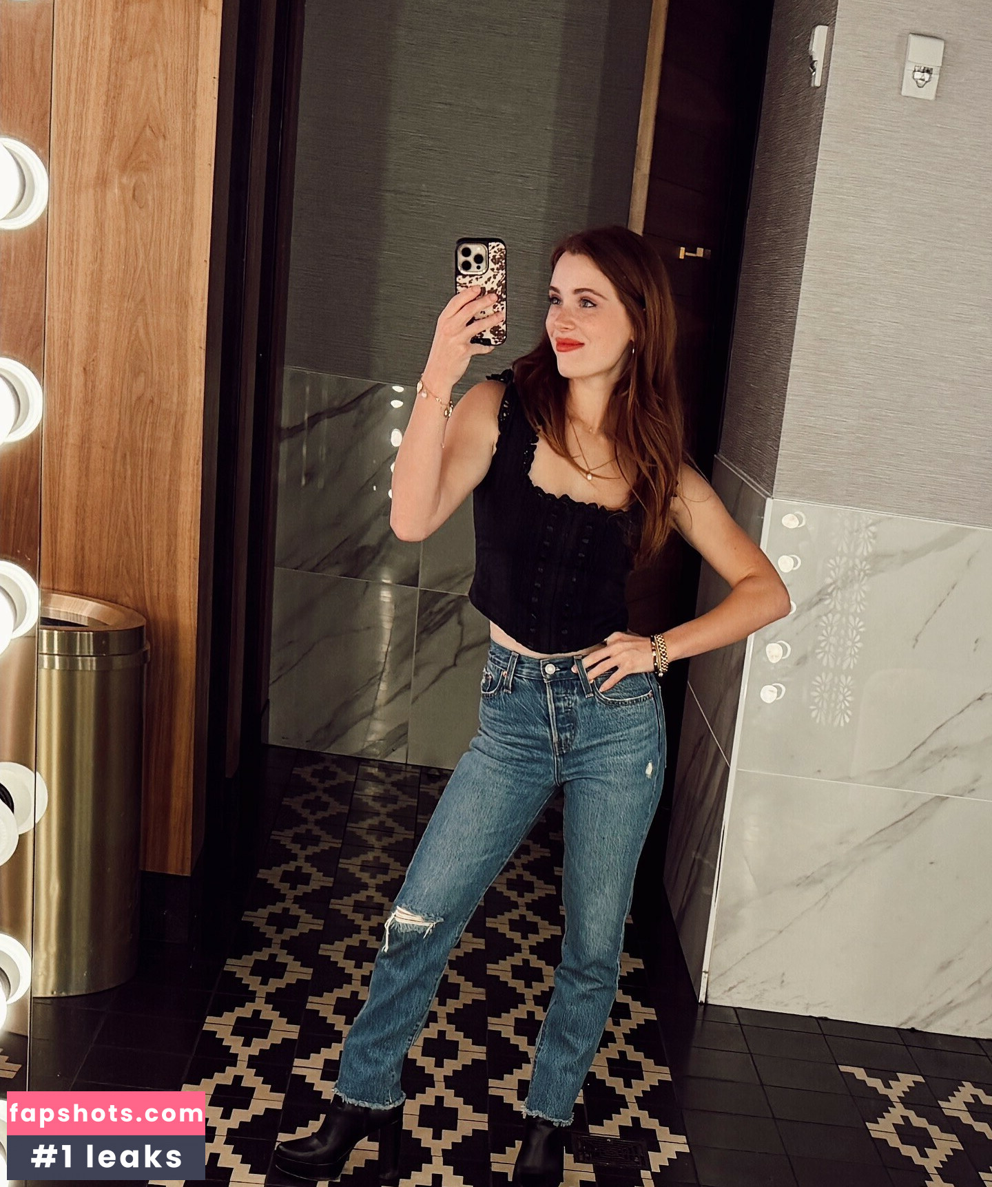 Violet Brinson gallery photo #2