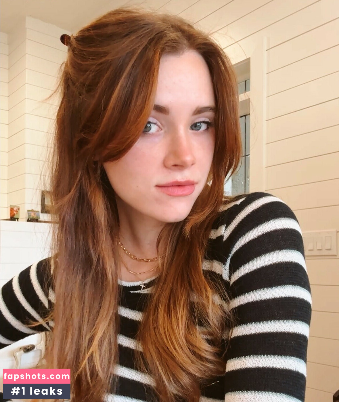 Violet Brinson gallery photo #11