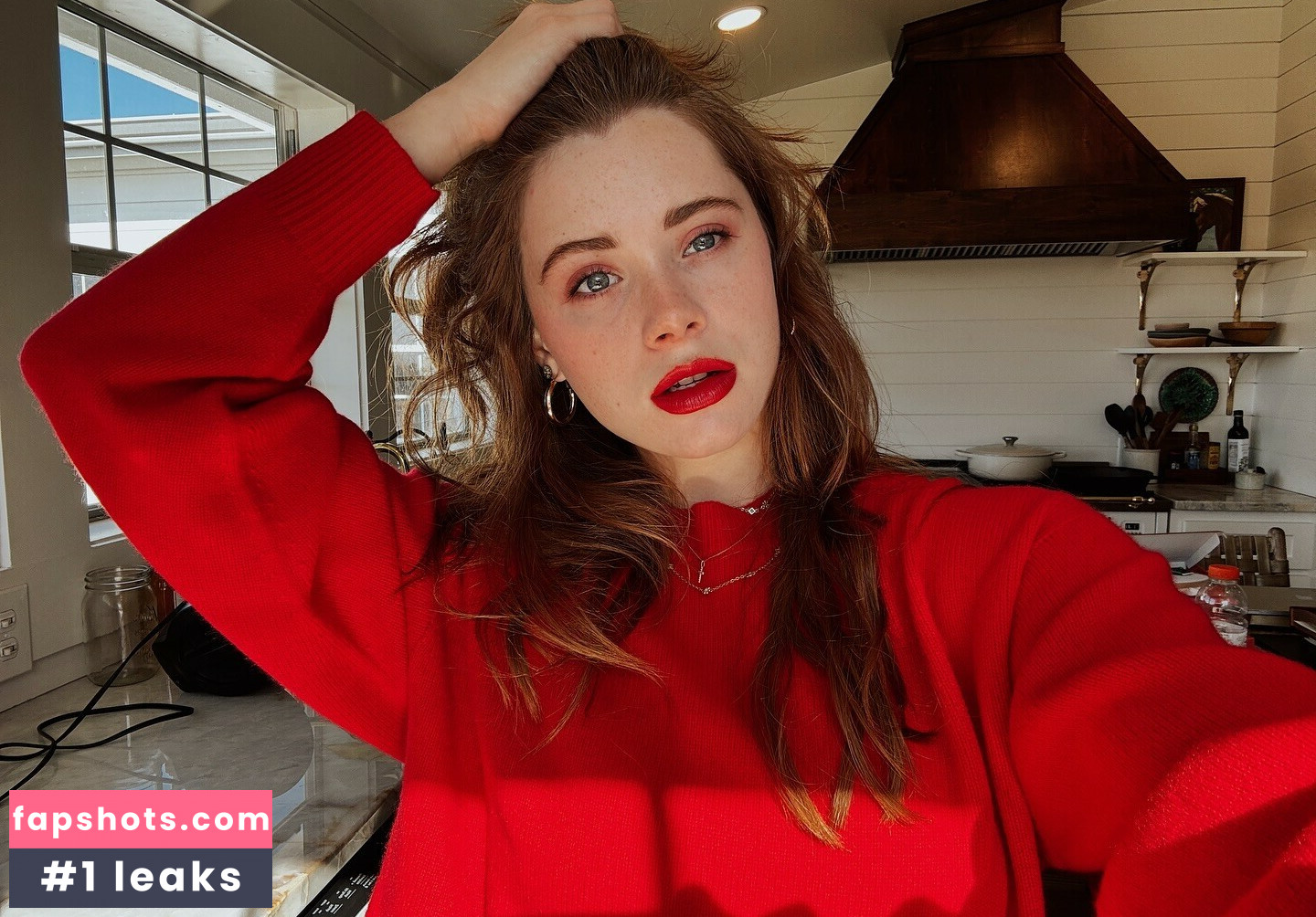 Violet Brinson gallery photo #13