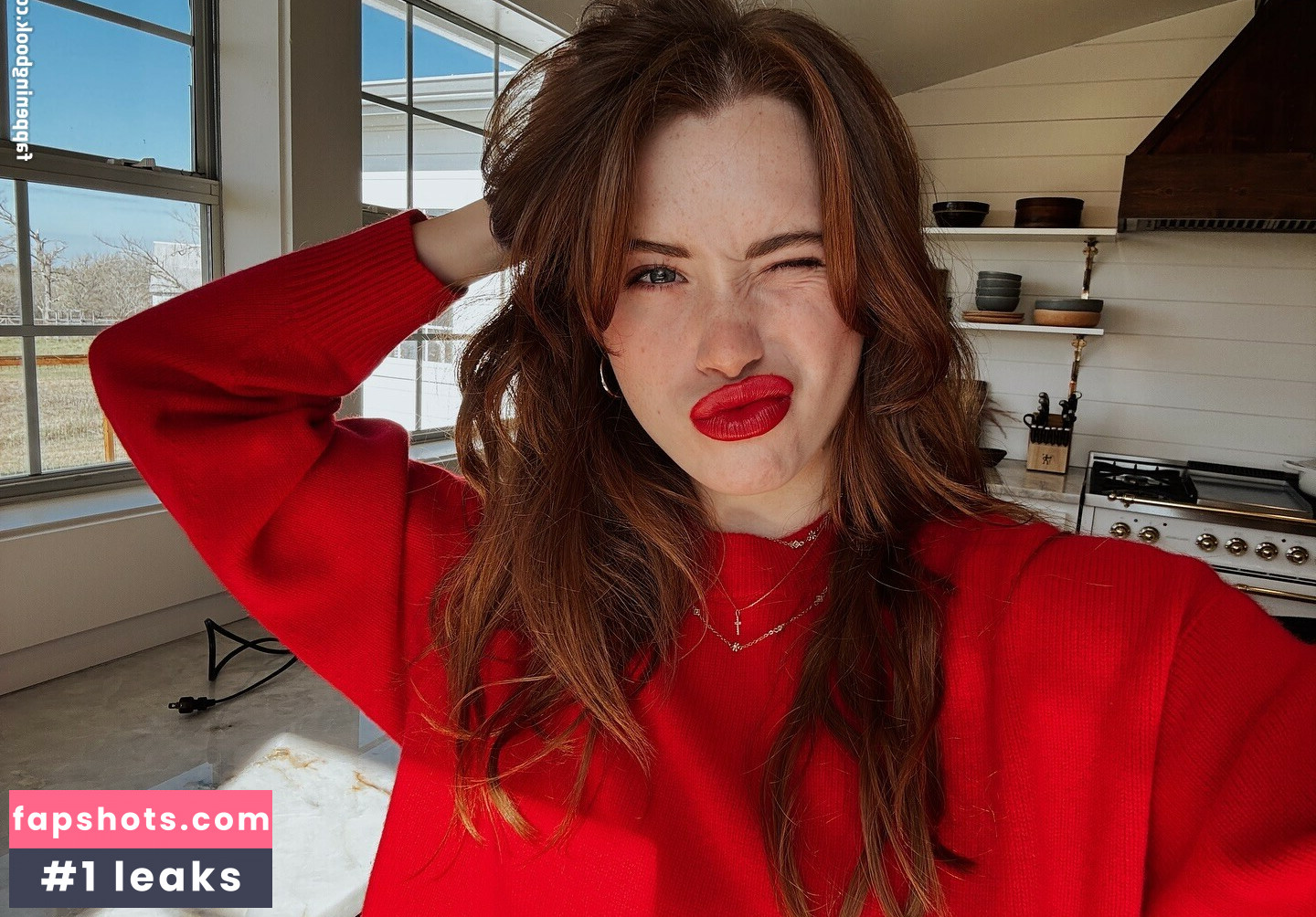 Violet Brinson gallery photo #14