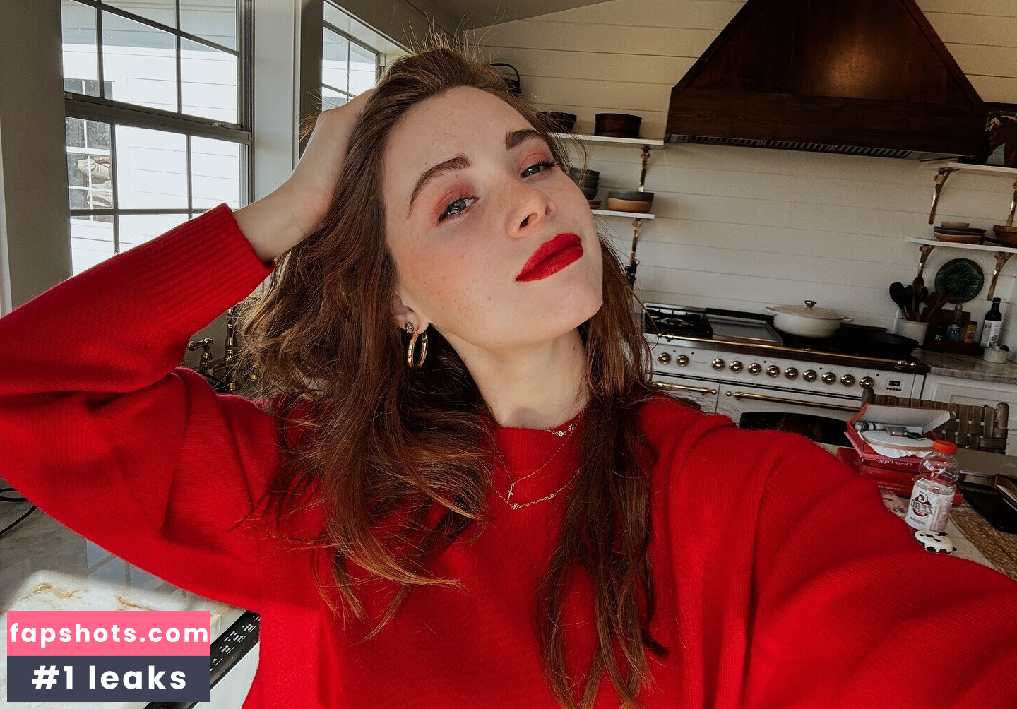 Violet Brinson gallery photo #15