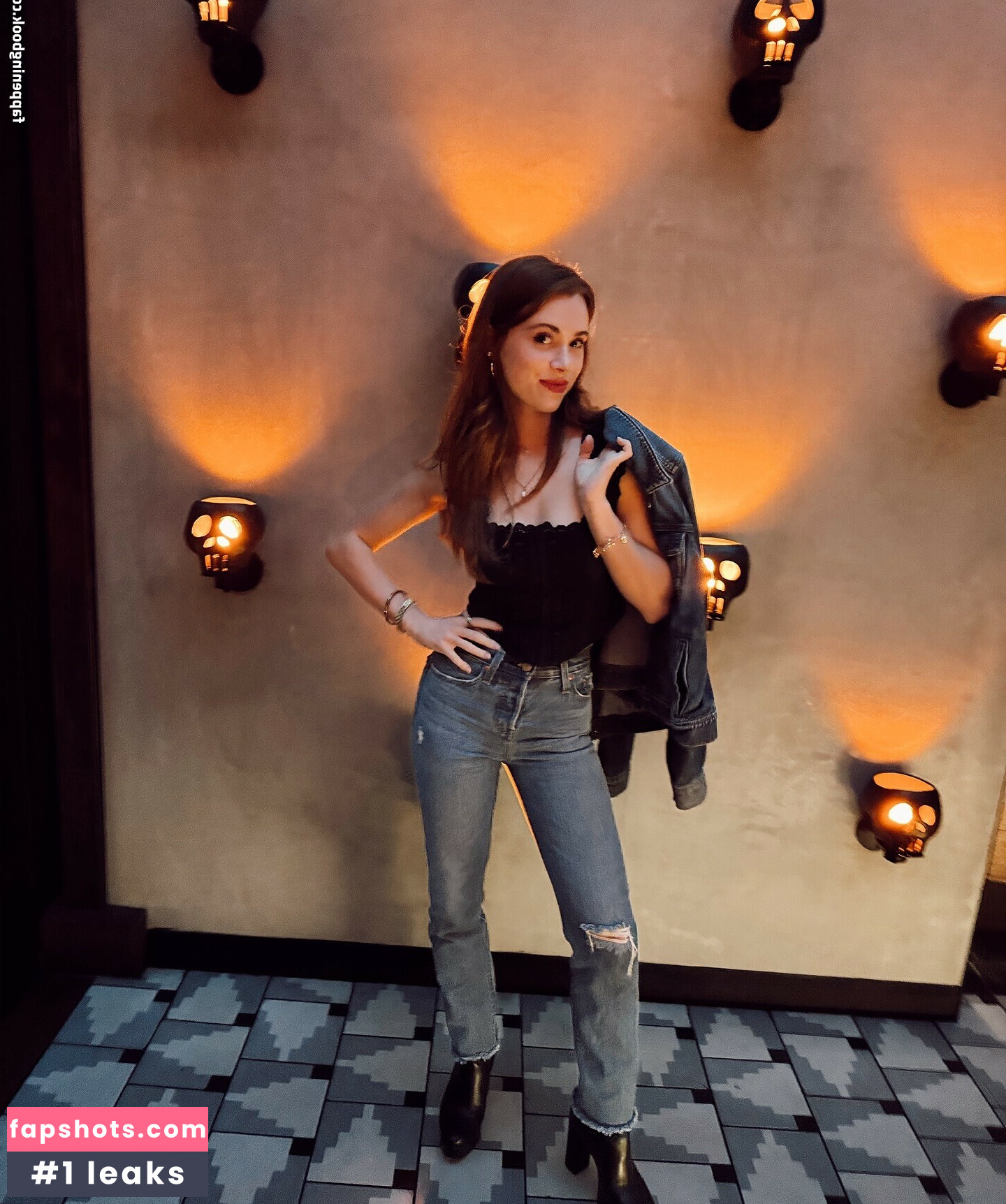 Violet Brinson gallery photo #16