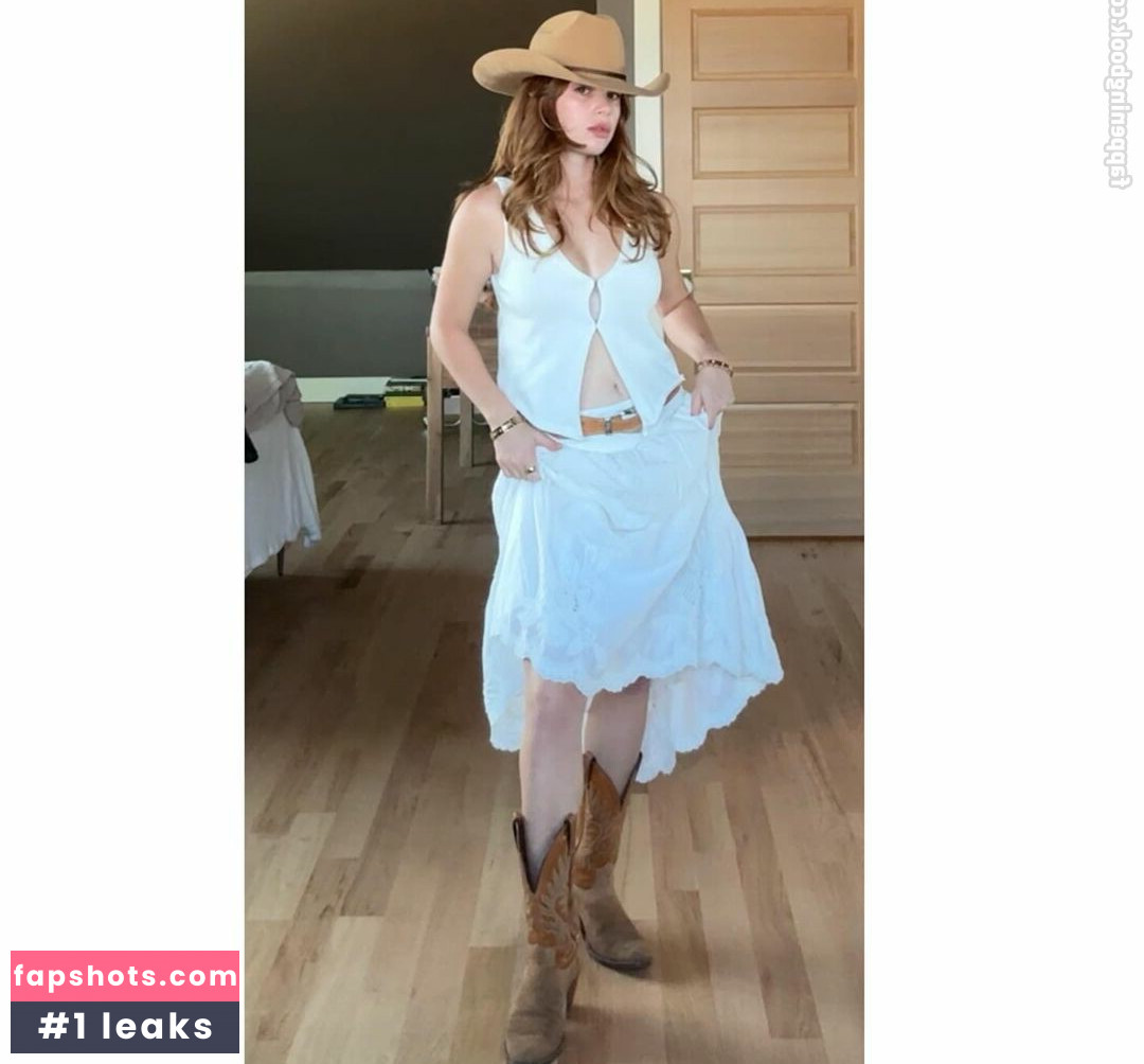 Violet Brinson gallery photo #20