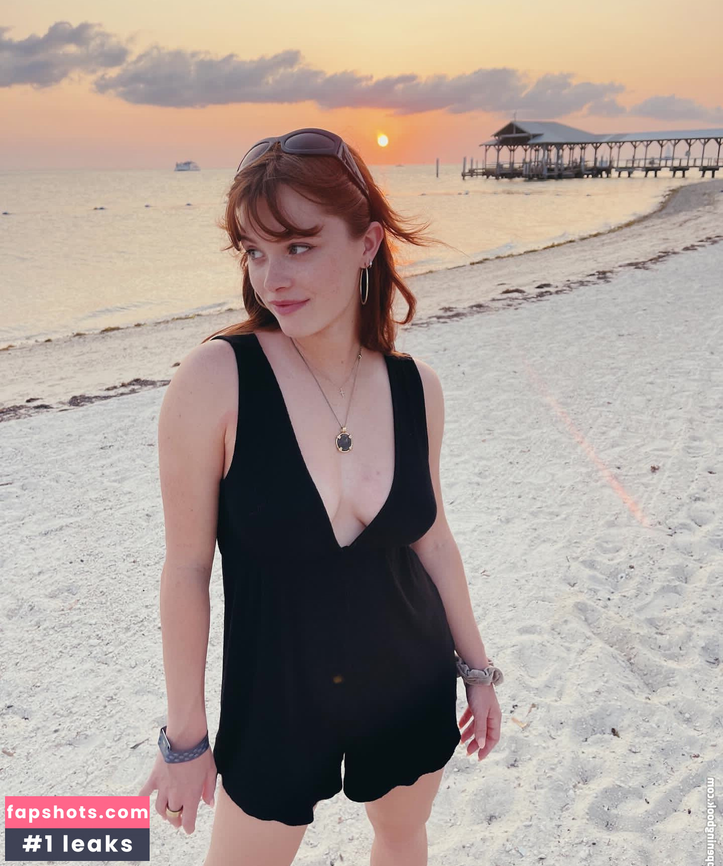 Violet Brinson gallery photo #22