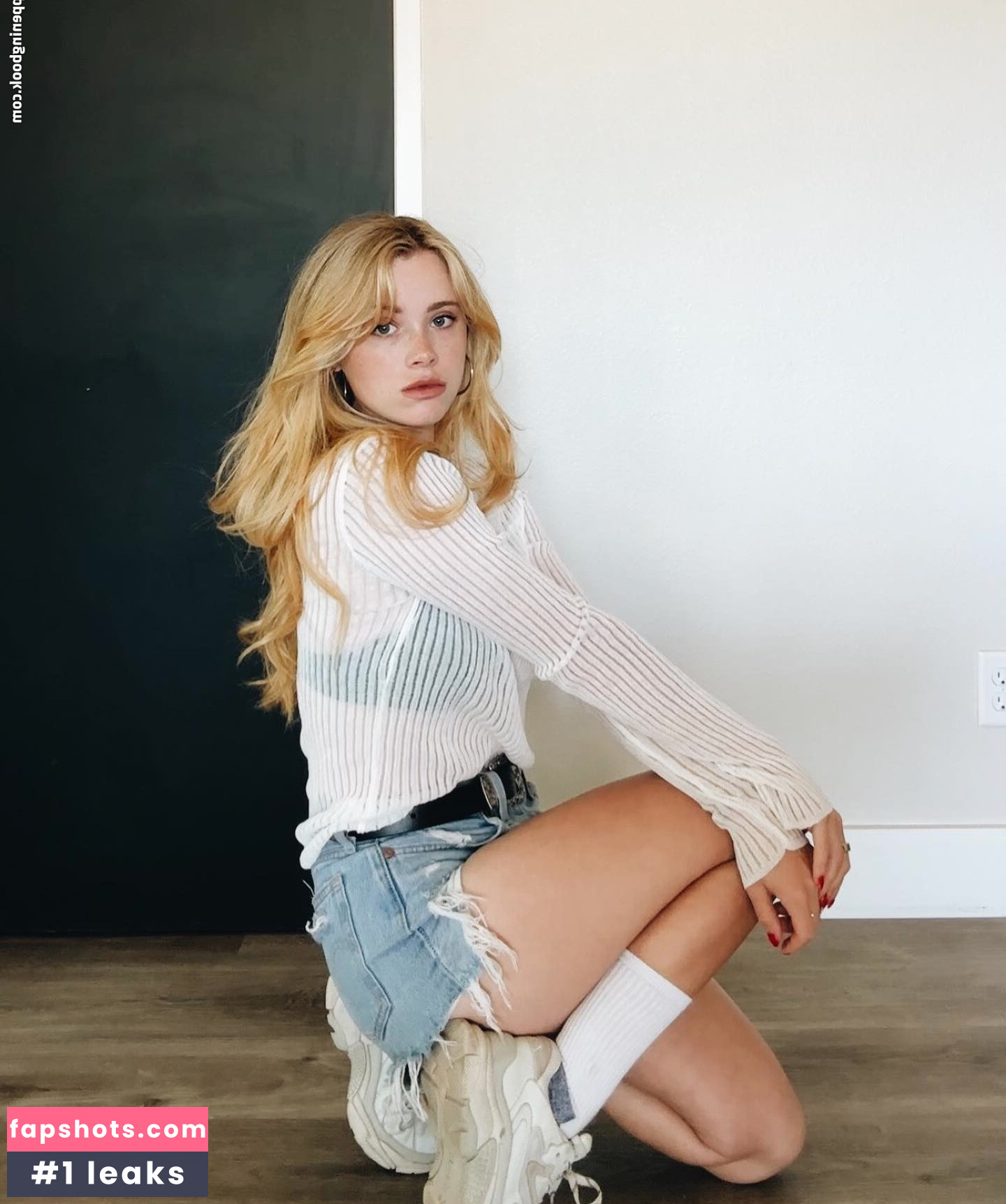 Violet Brinson gallery photo #26