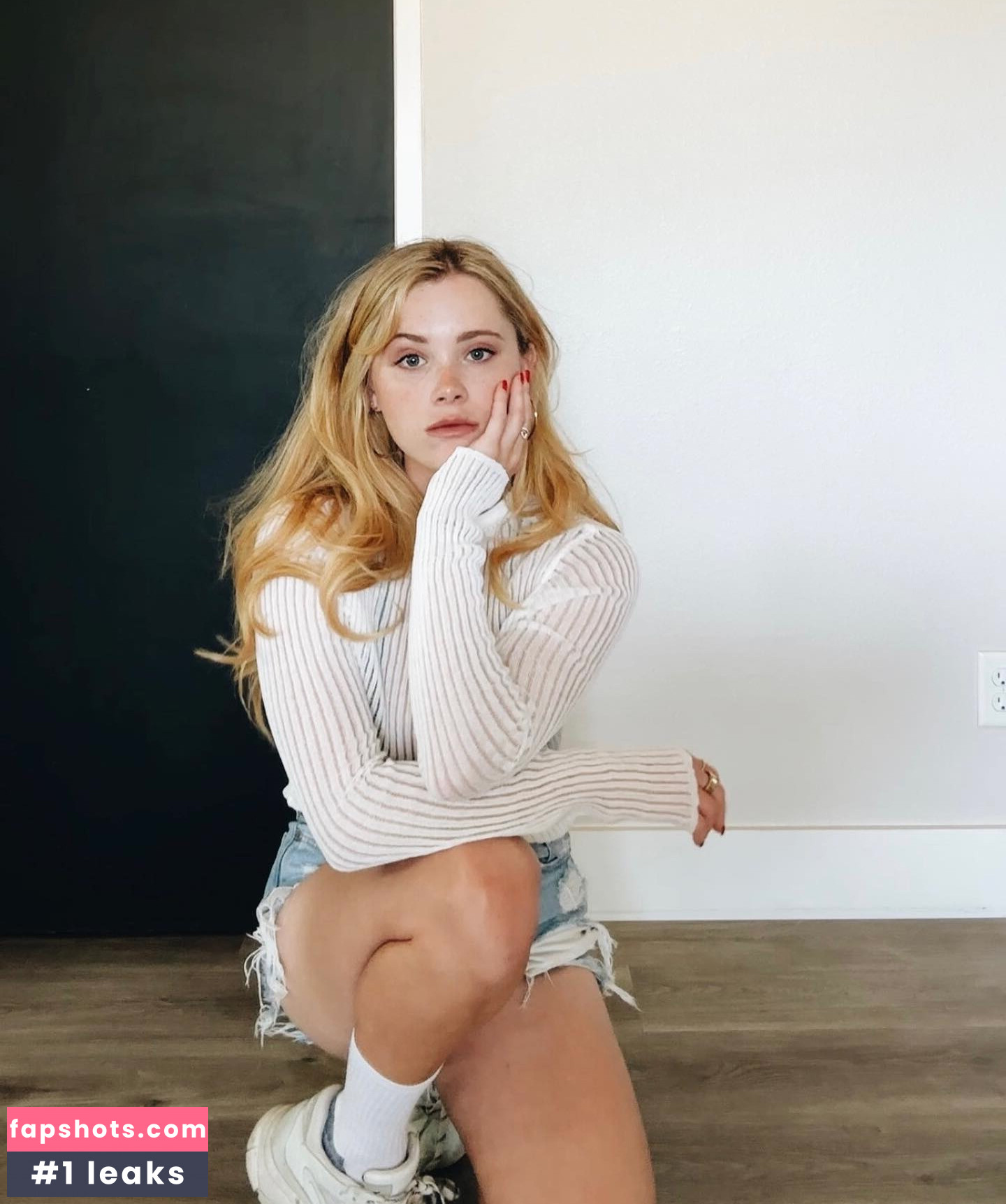 Violet Brinson gallery photo #27