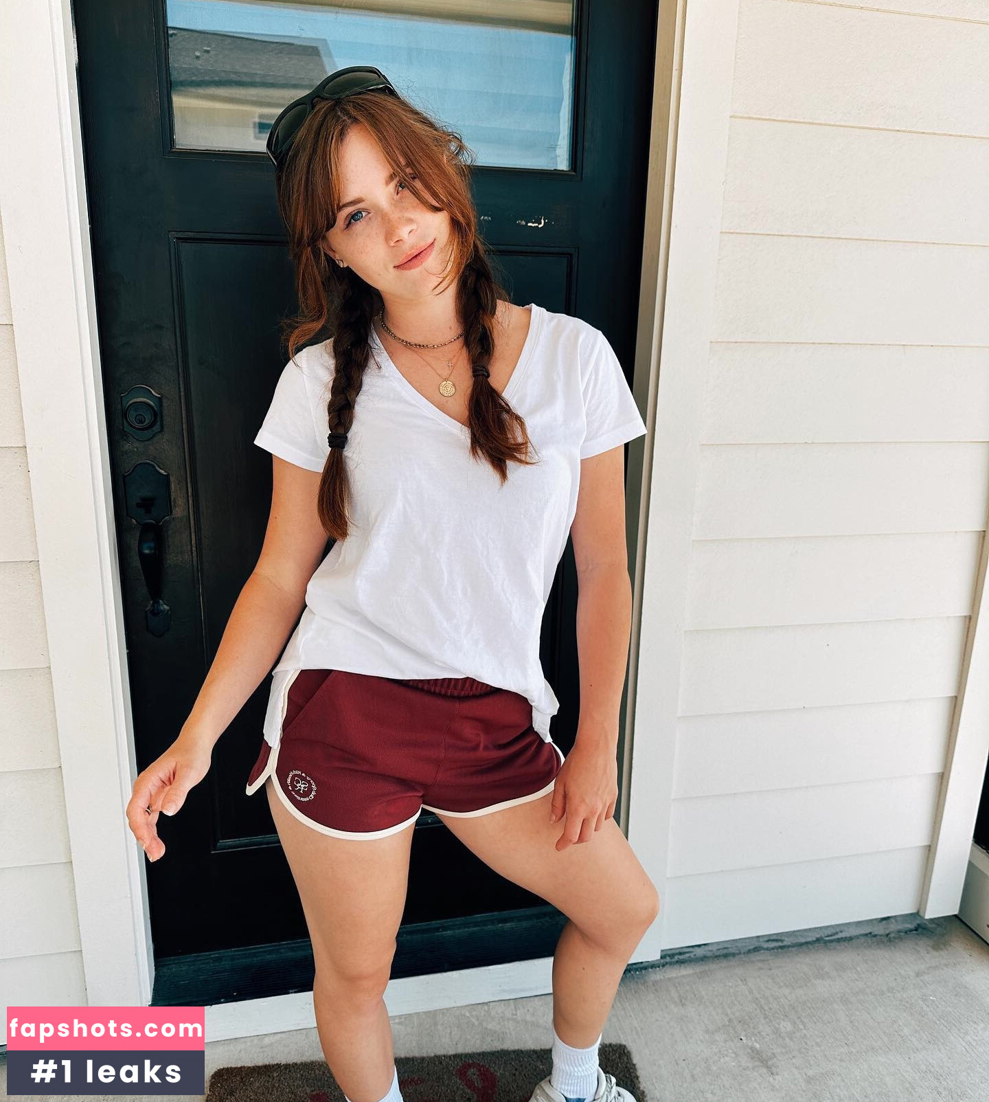 Violet Brinson gallery photo #29