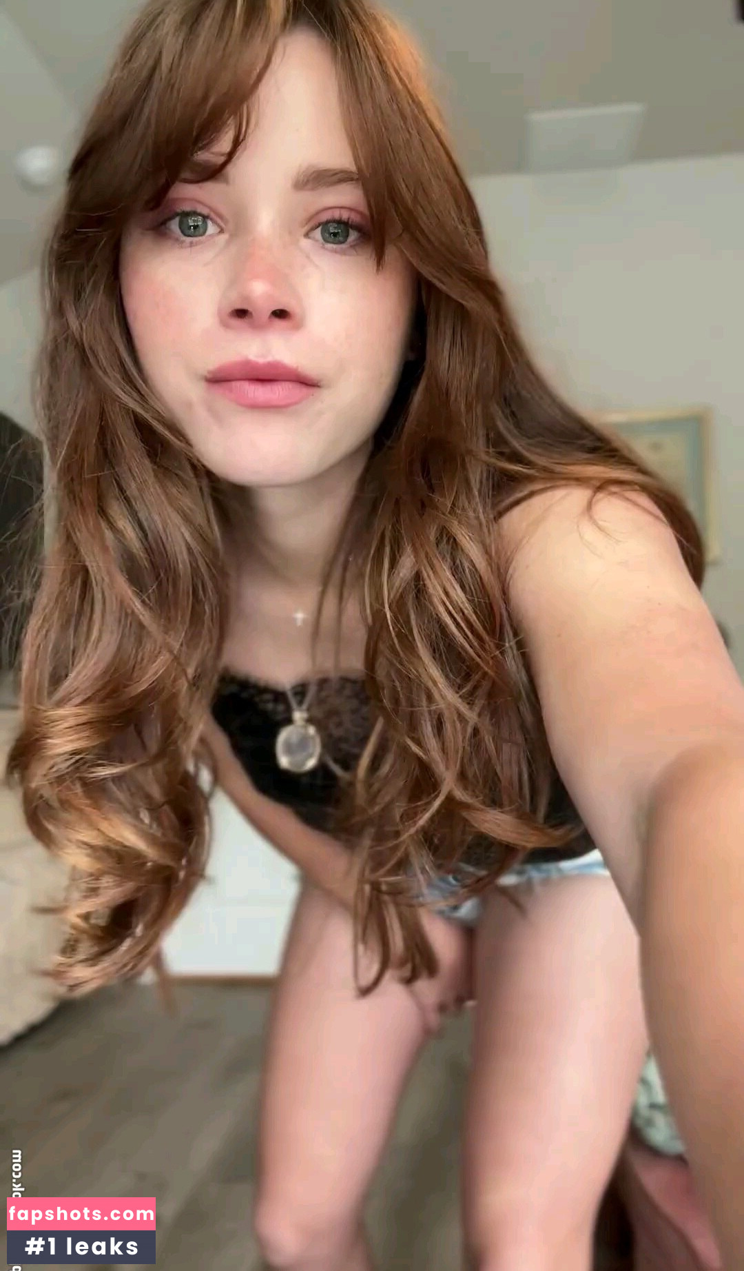 Violet Brinson gallery photo #30