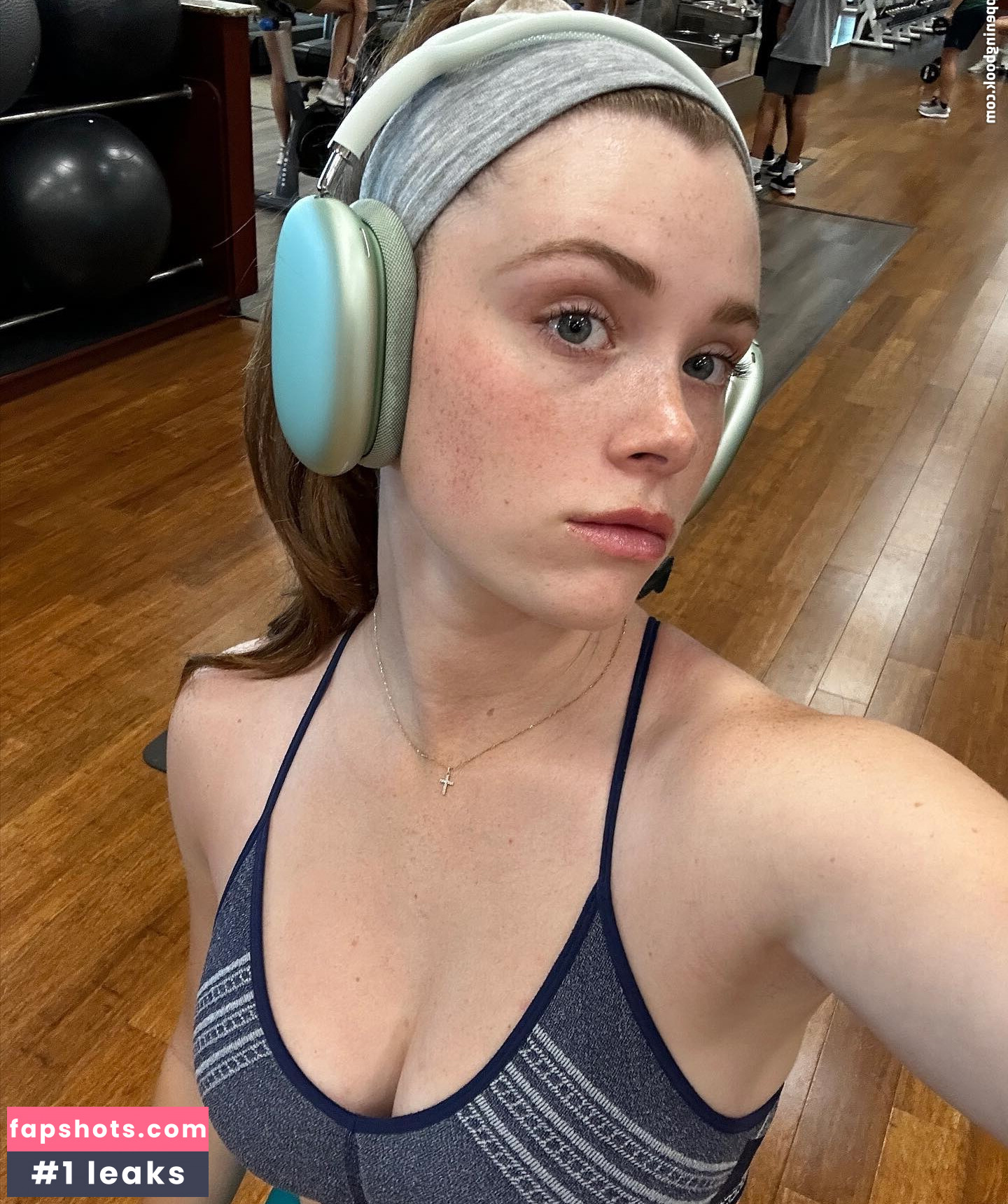 Violet Brinson gallery photo #36