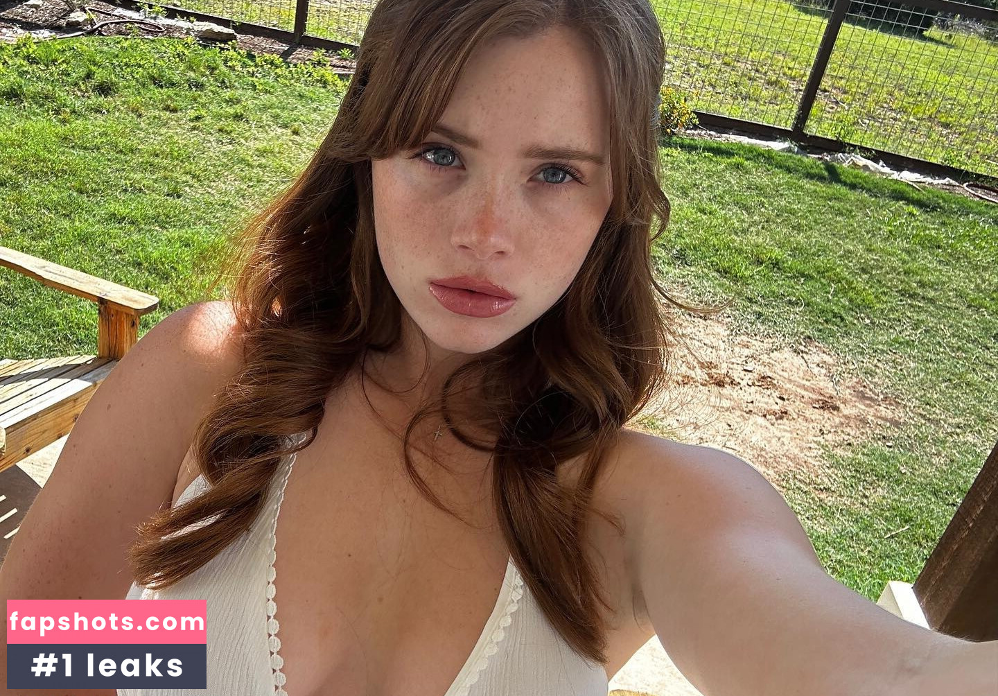 Violet Brinson gallery photo #38