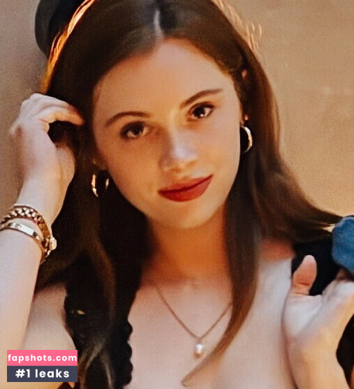 Violet Brinson gallery photo #5