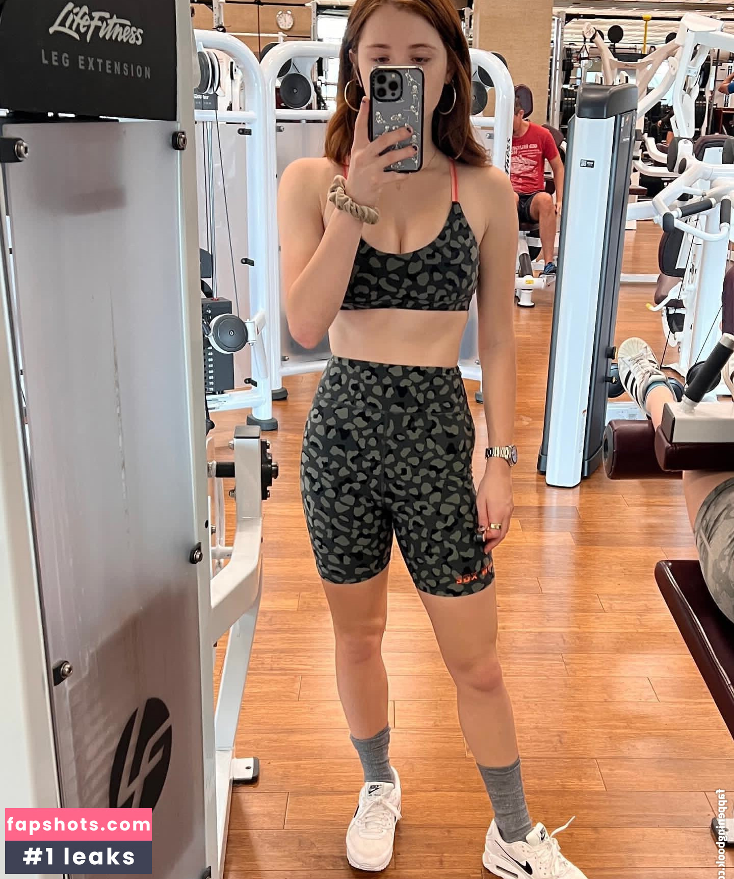 Violet Brinson gallery photo #41