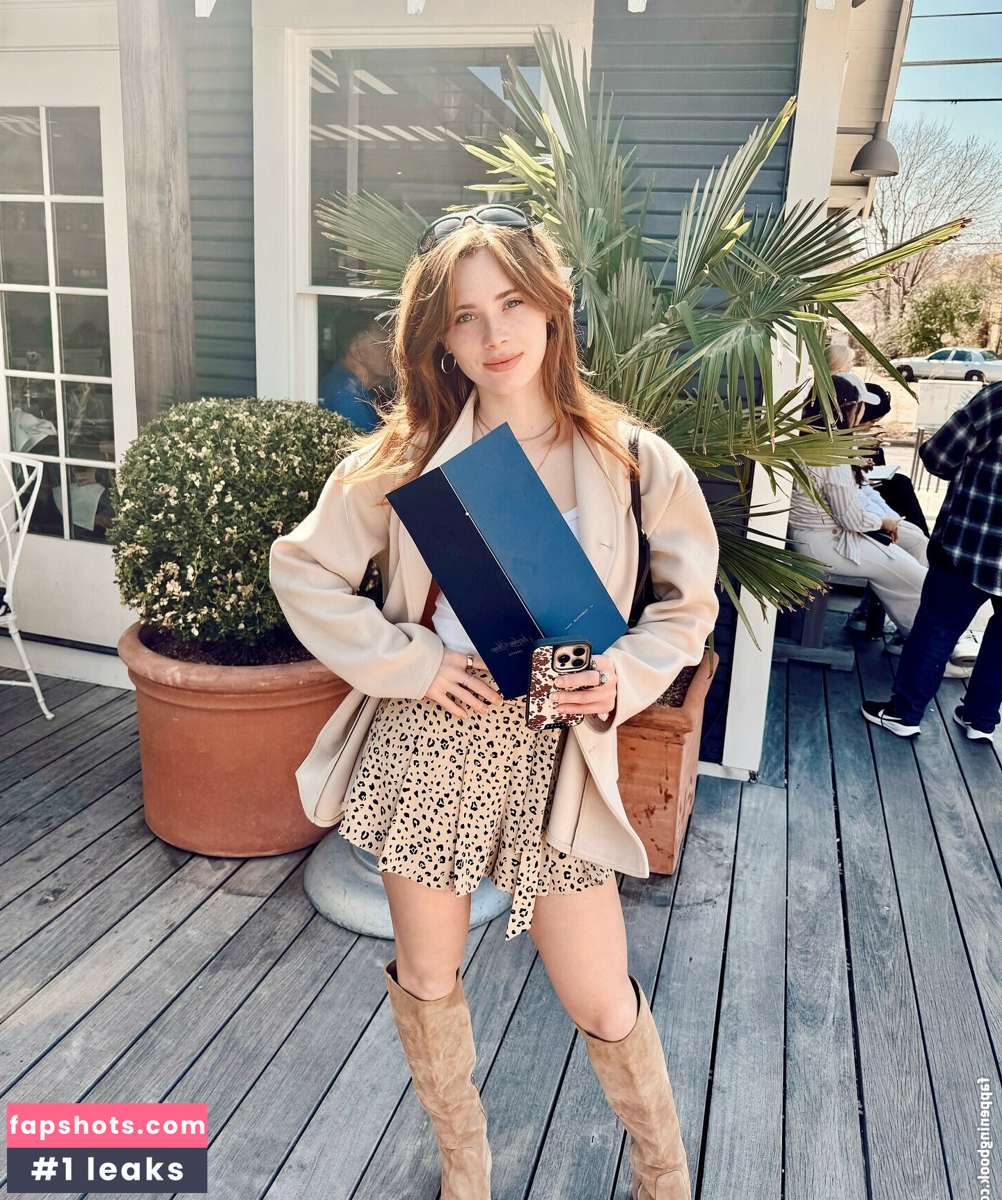 Violet Brinson gallery photo #6