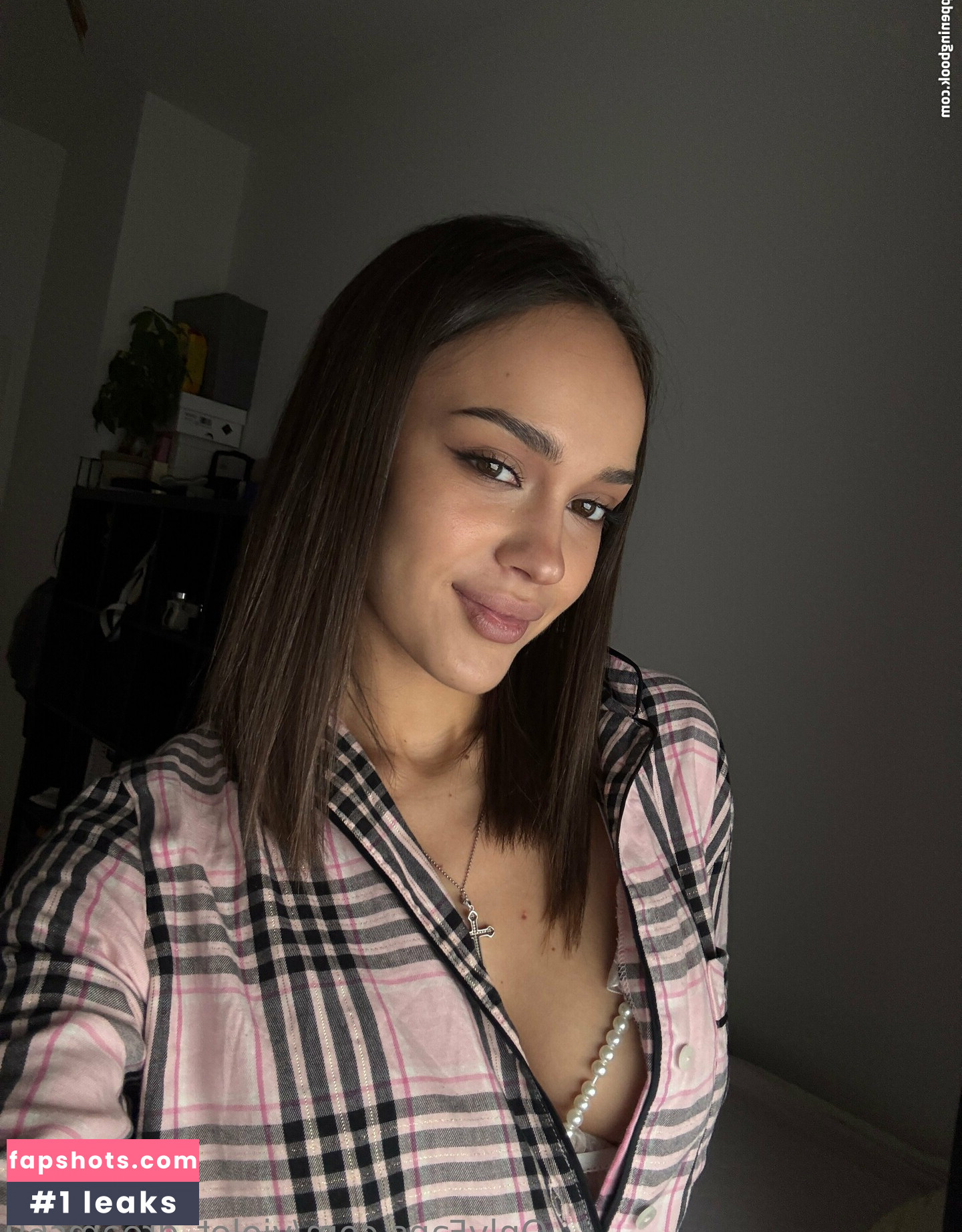 Violet_Dreams69 gallery photo #15