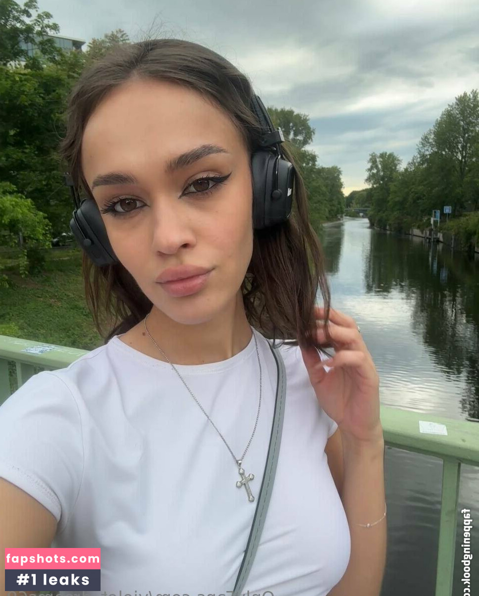 Violet_Dreams69 gallery photo #16