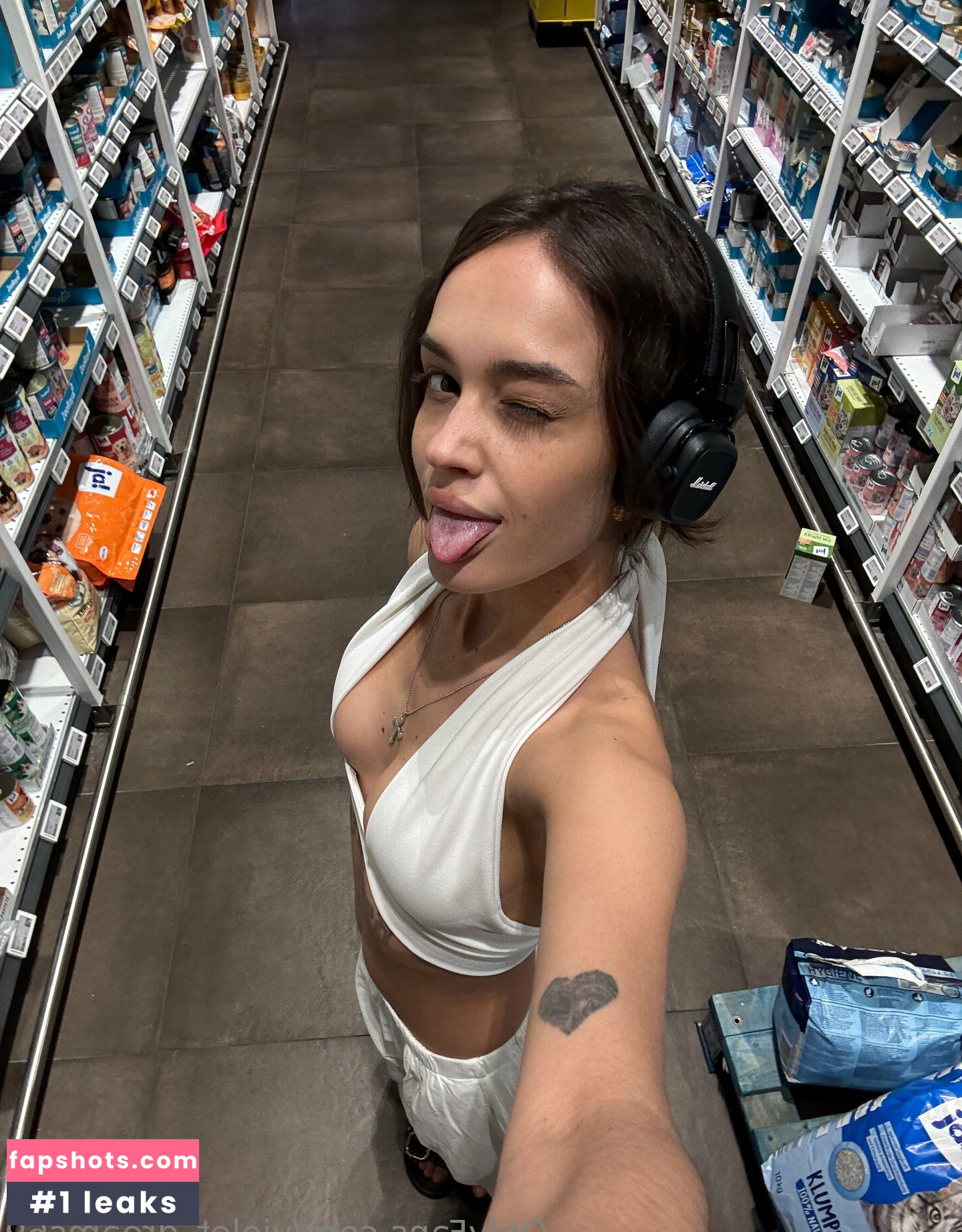 Violet_Dreams69 gallery photo #17