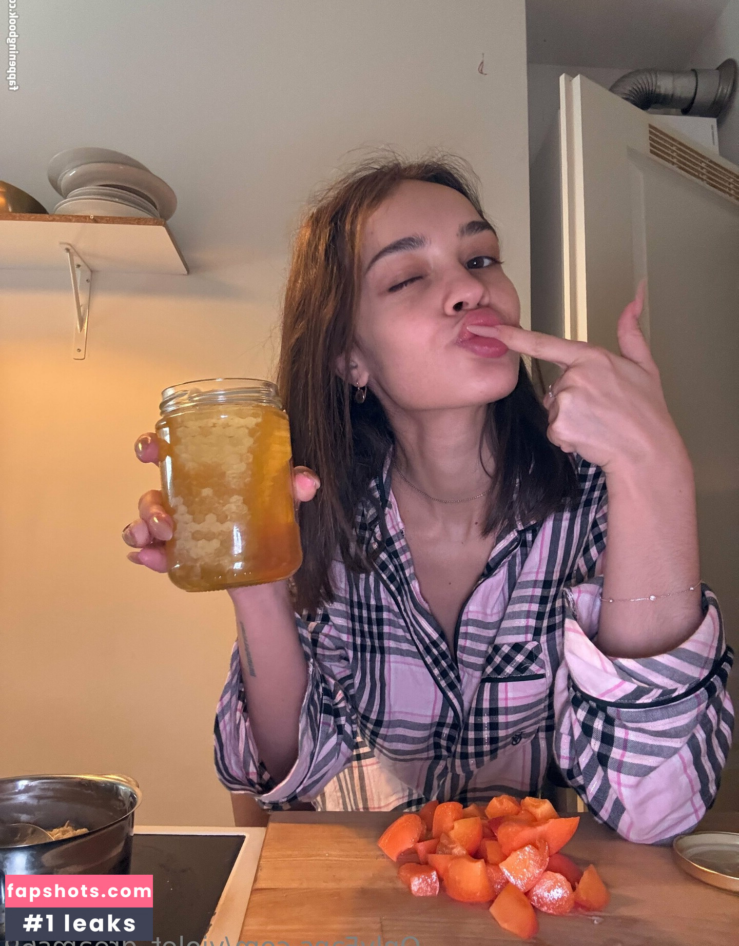 Violet_Dreams69 gallery photo #18