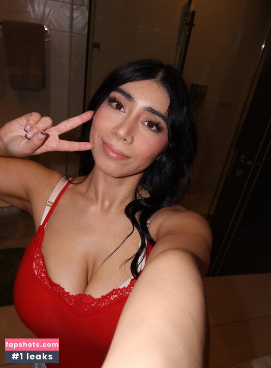 Violet Myers gallery photo #35