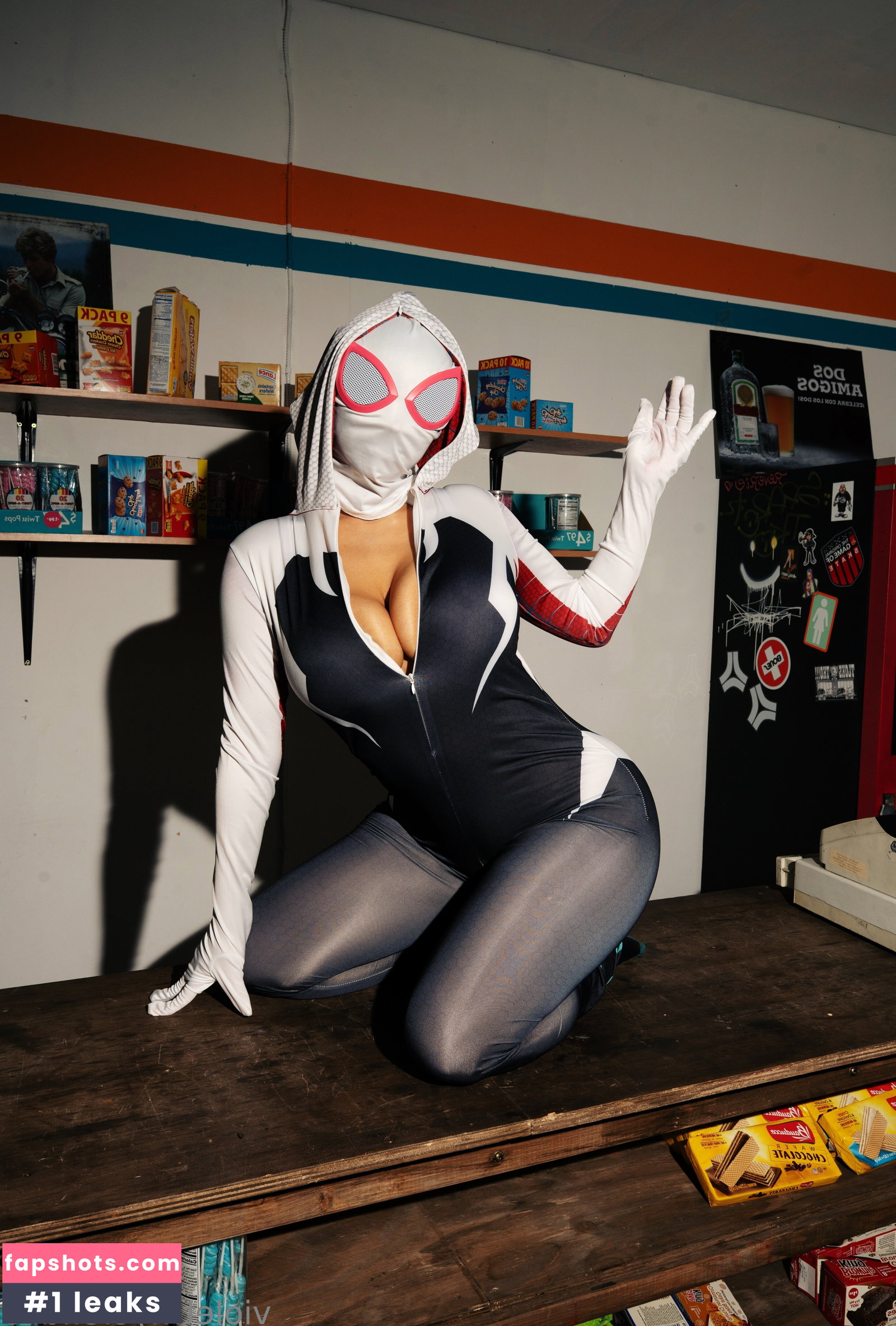 Violet Myers gallery photo #1715